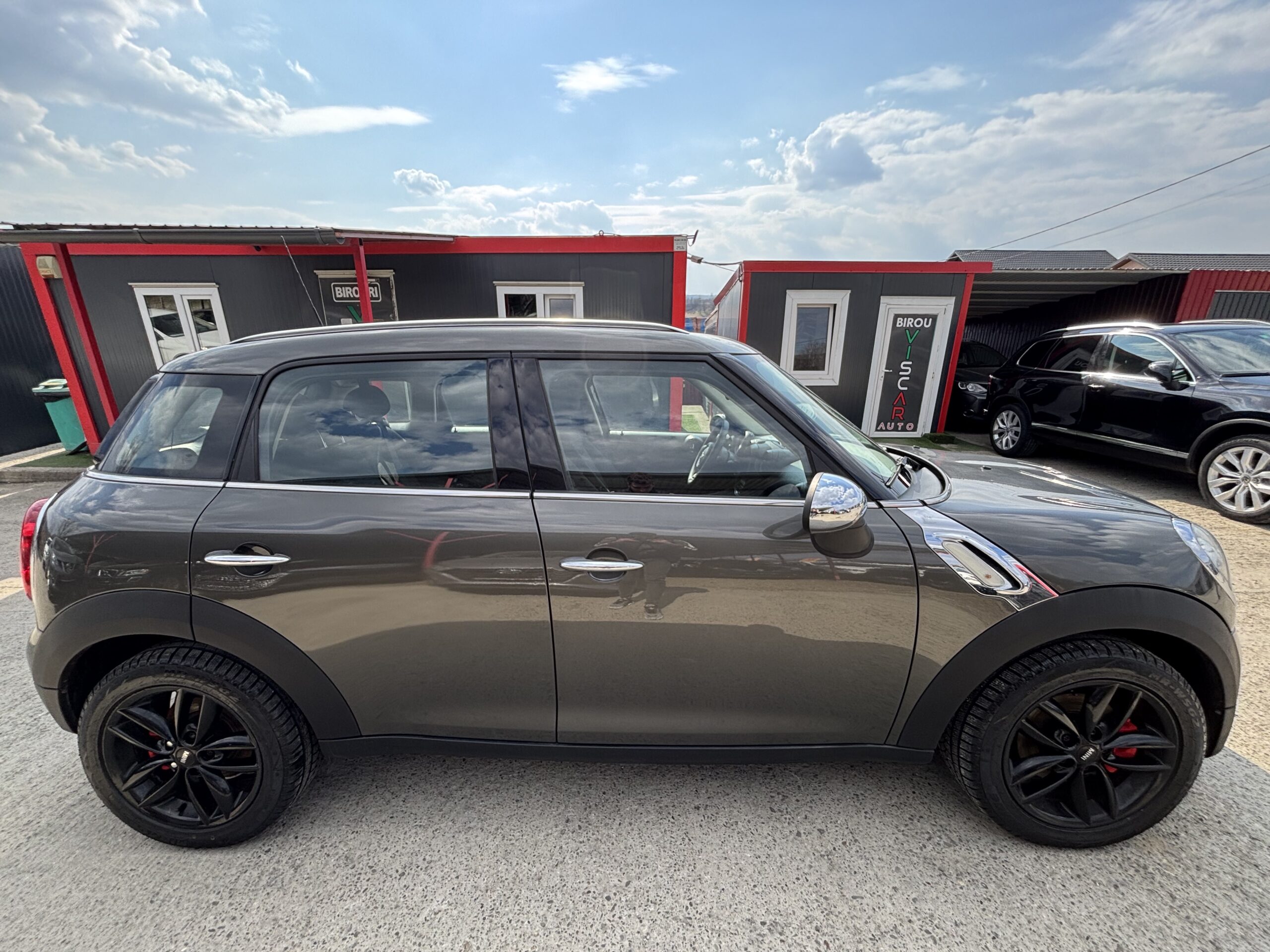 
								Mini Countryman full									