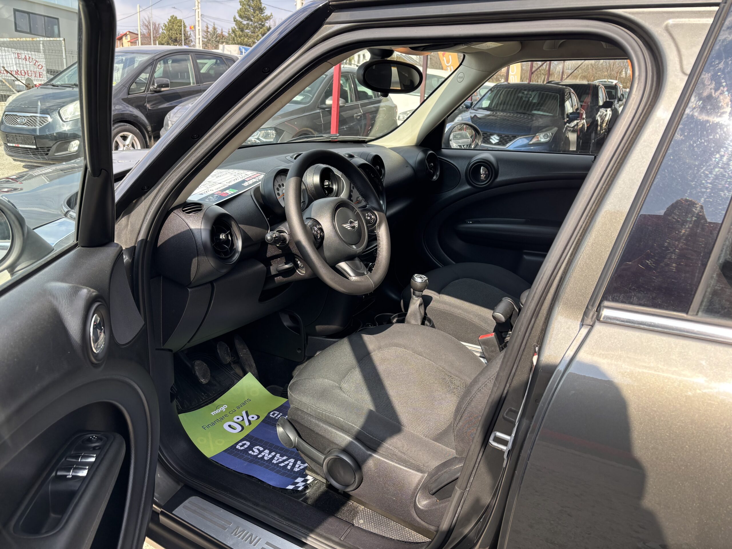
								Mini Countryman full									