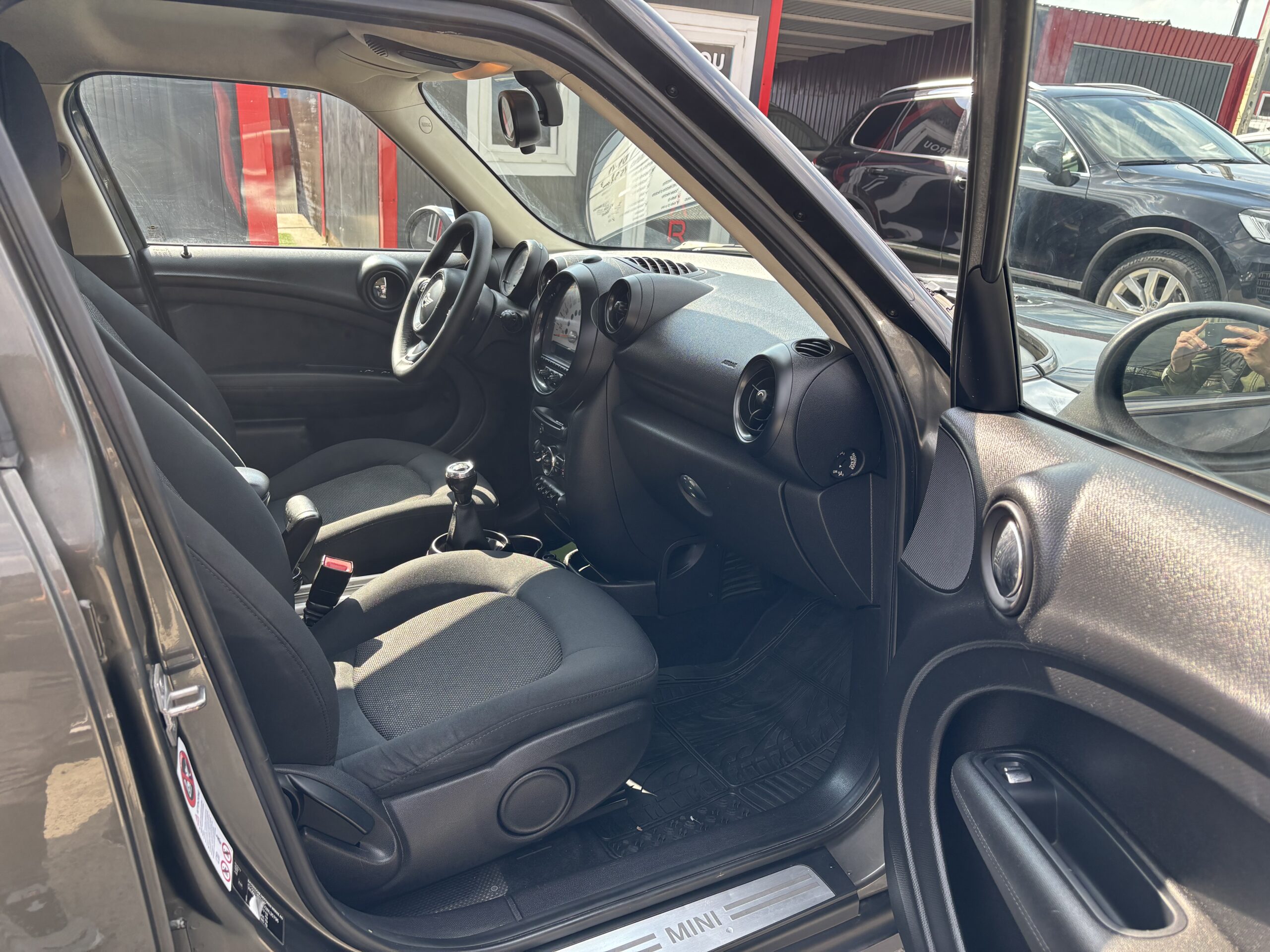 
								Mini Countryman full									