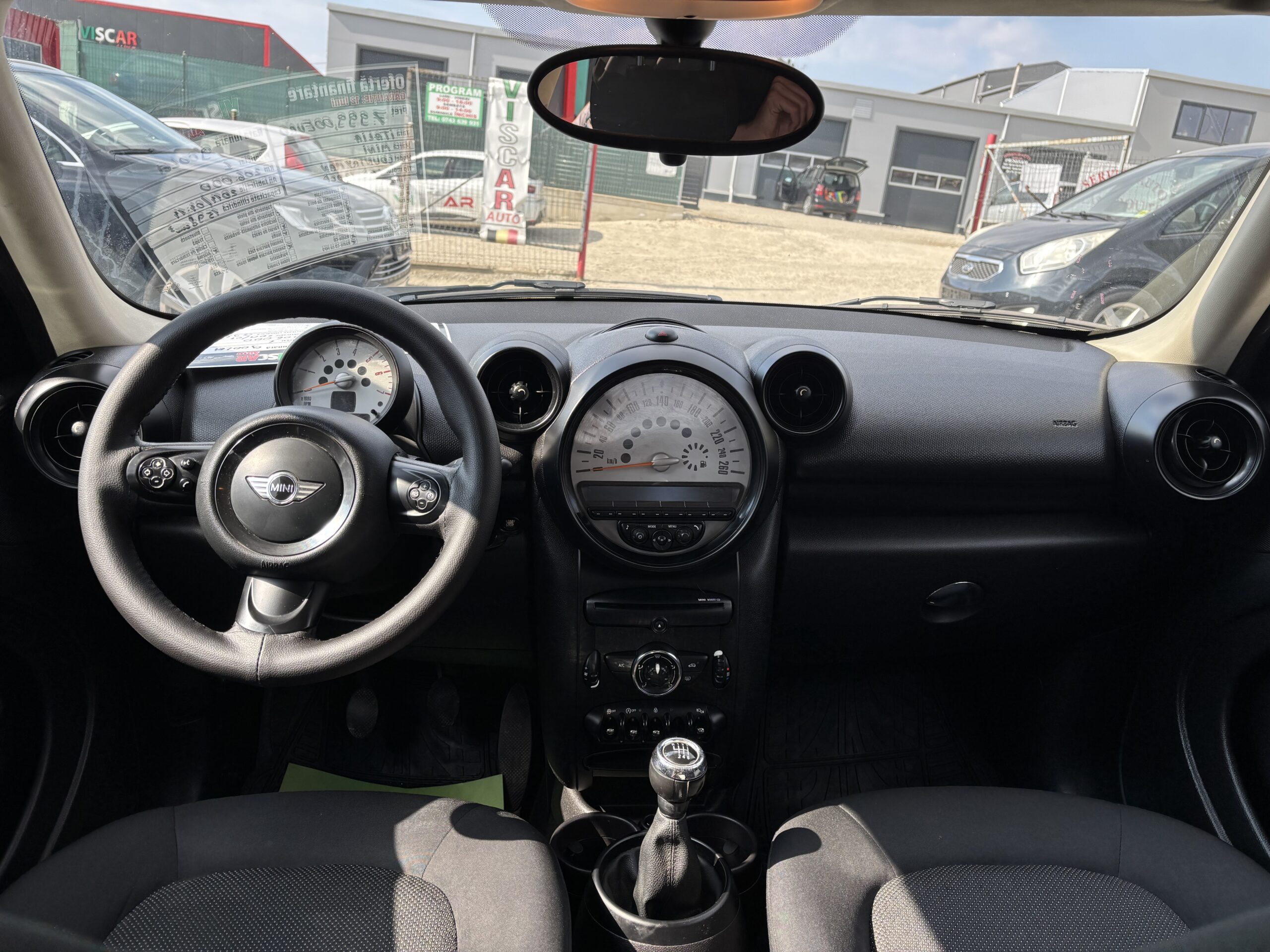 
								Mini Countryman full									
