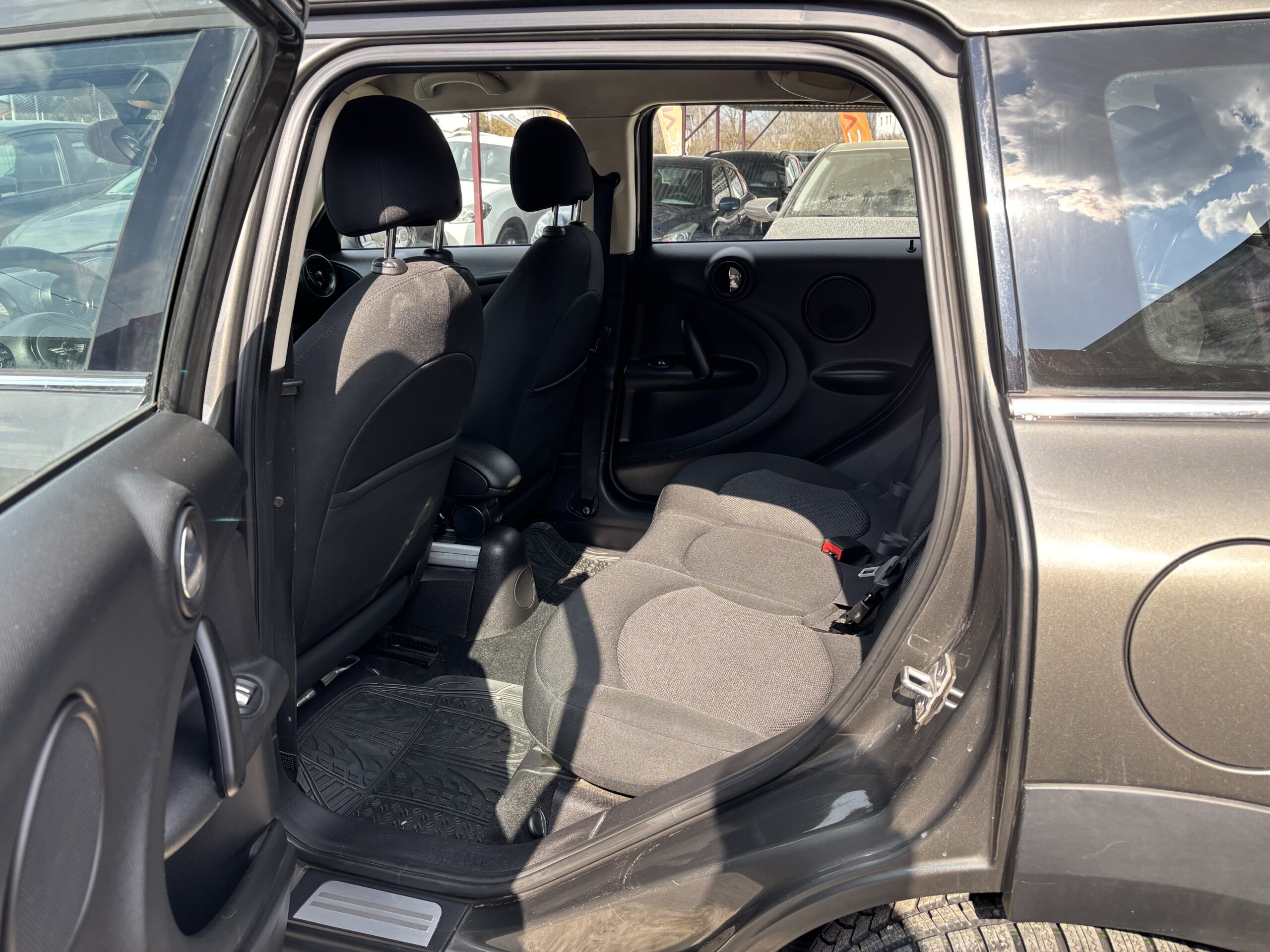 
								Mini Countryman full									