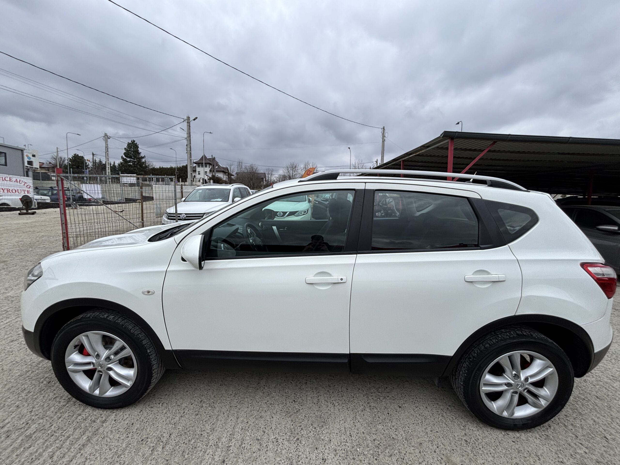 
								Nissan Qashqai full									