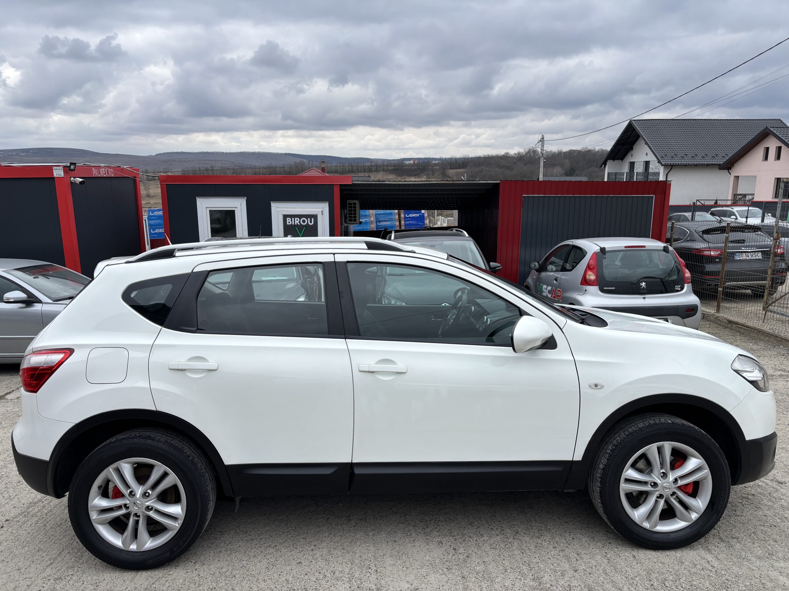 
								Nissan Qashqai full									