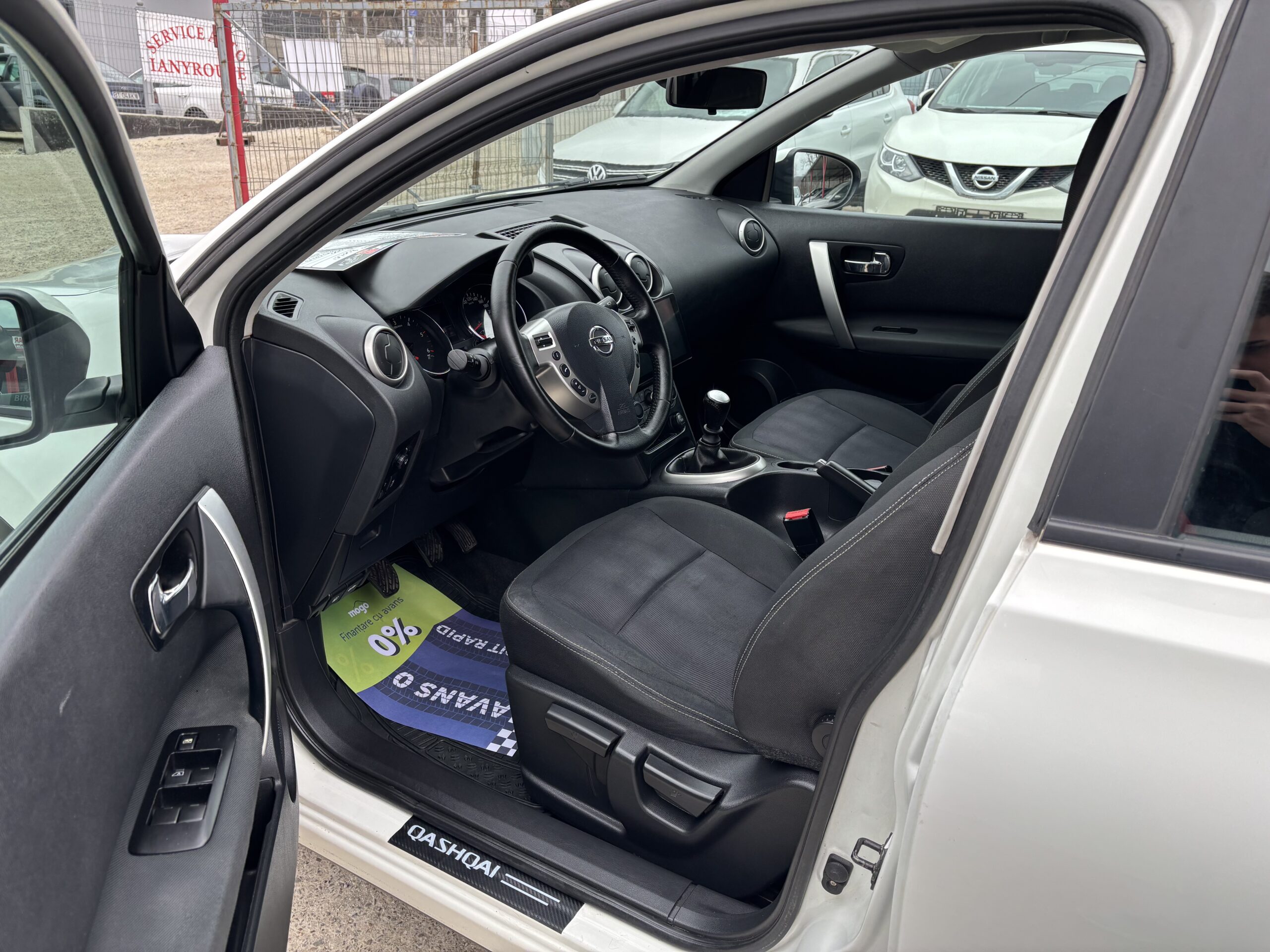 
								Nissan Qashqai full									