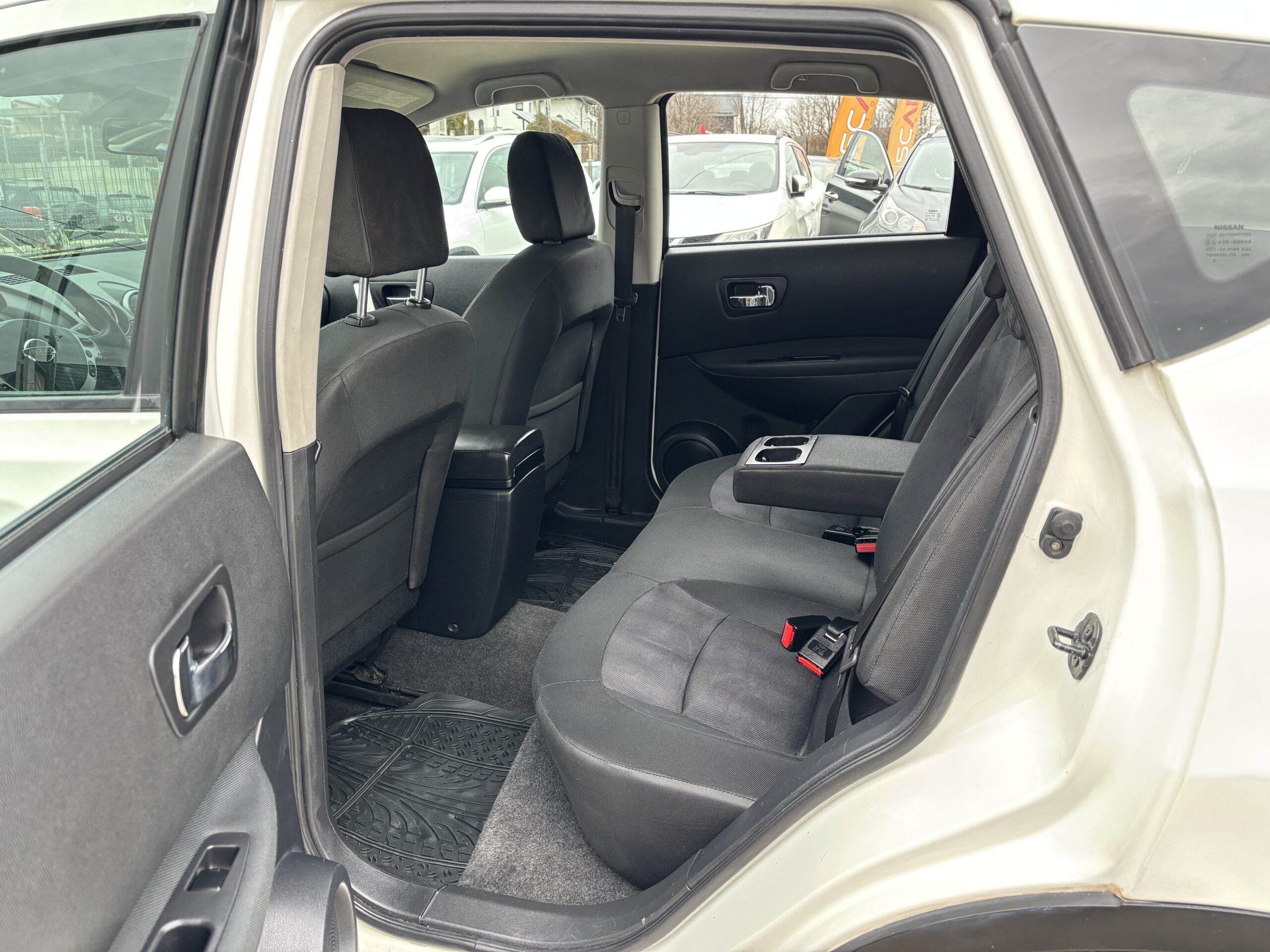 
								Nissan Qashqai full									