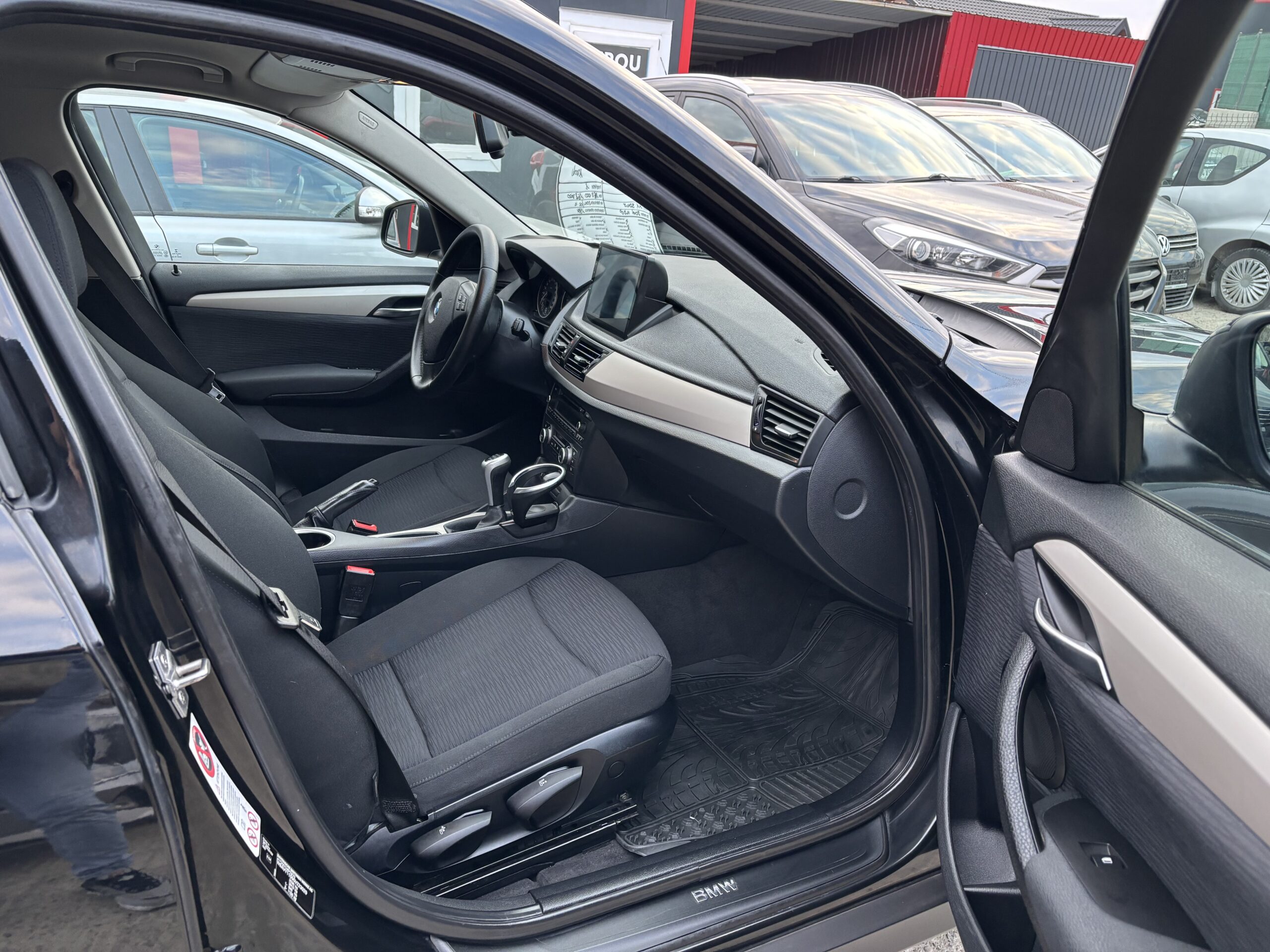 
								BMW X1 full									