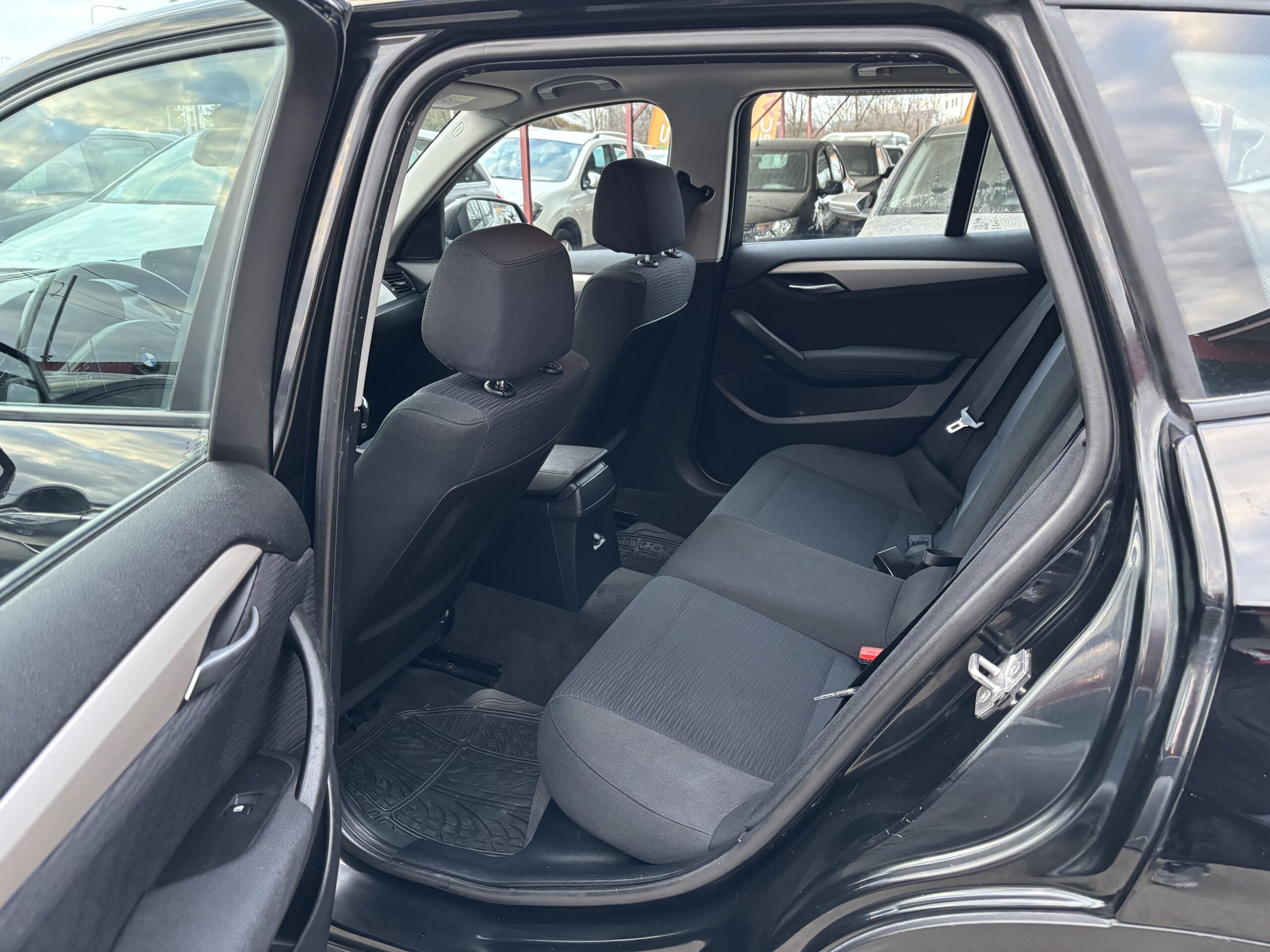 
								BMW X1 full									