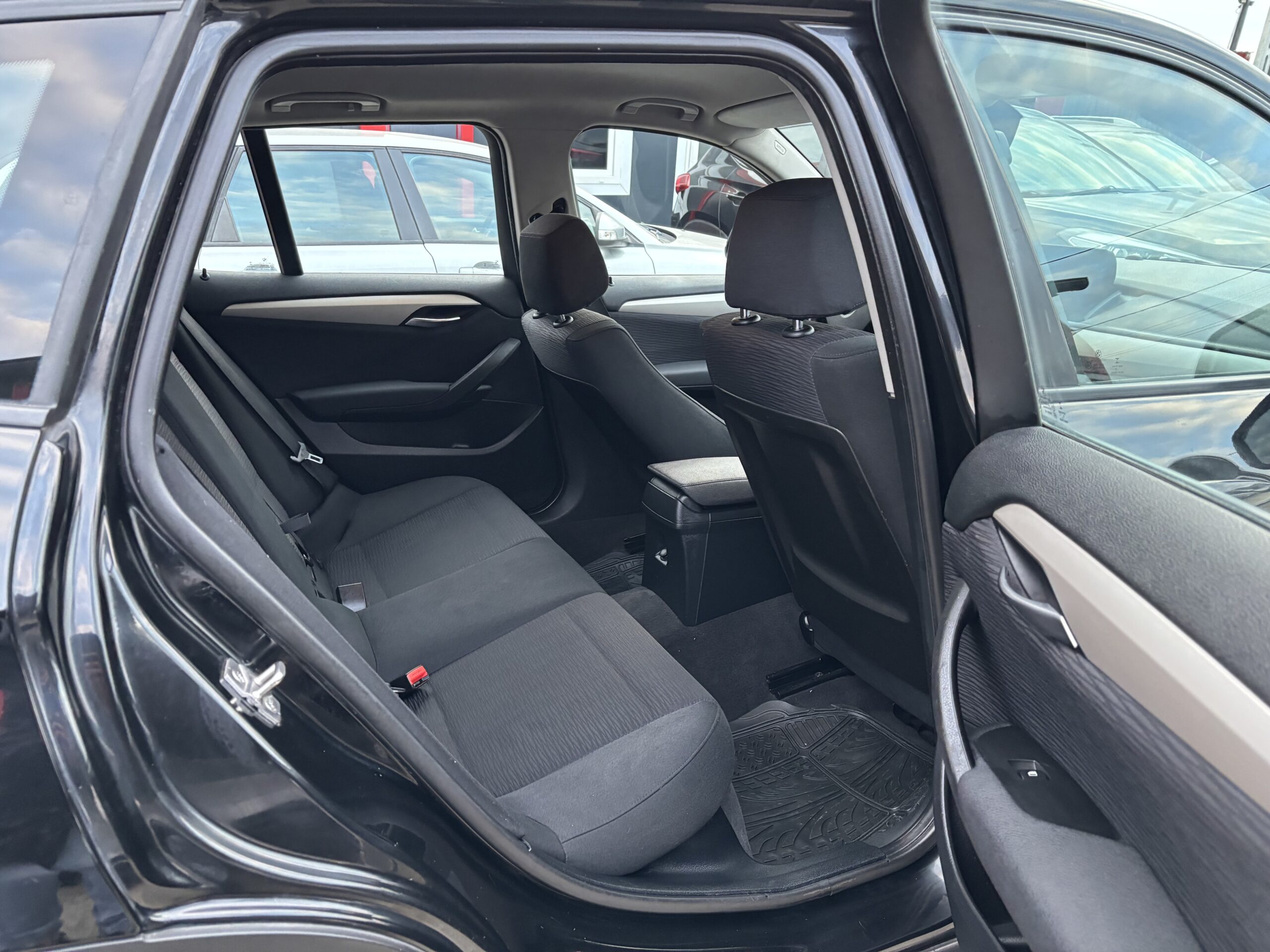 
								BMW X1 full									