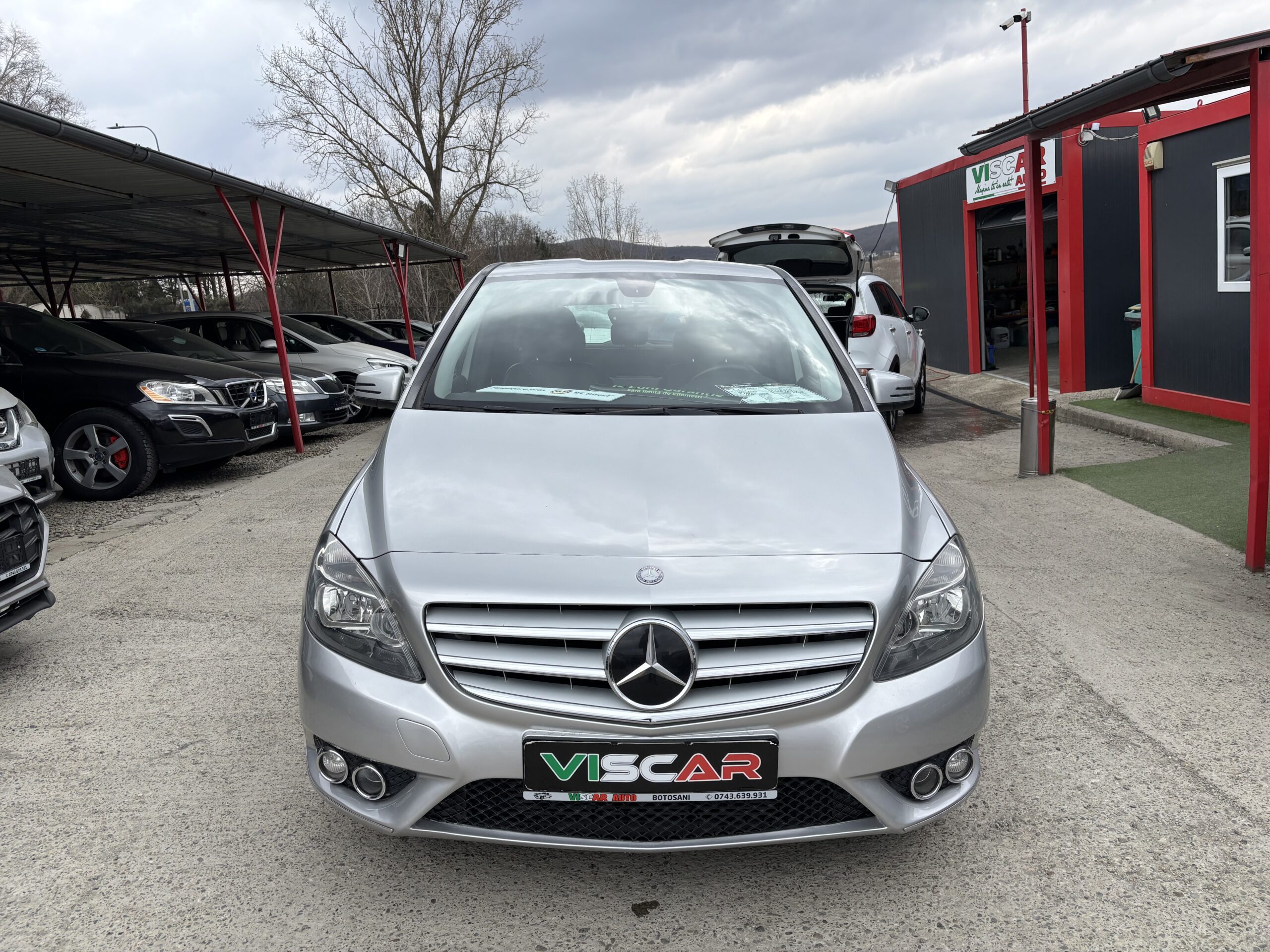 
								Mercedes B180 full									