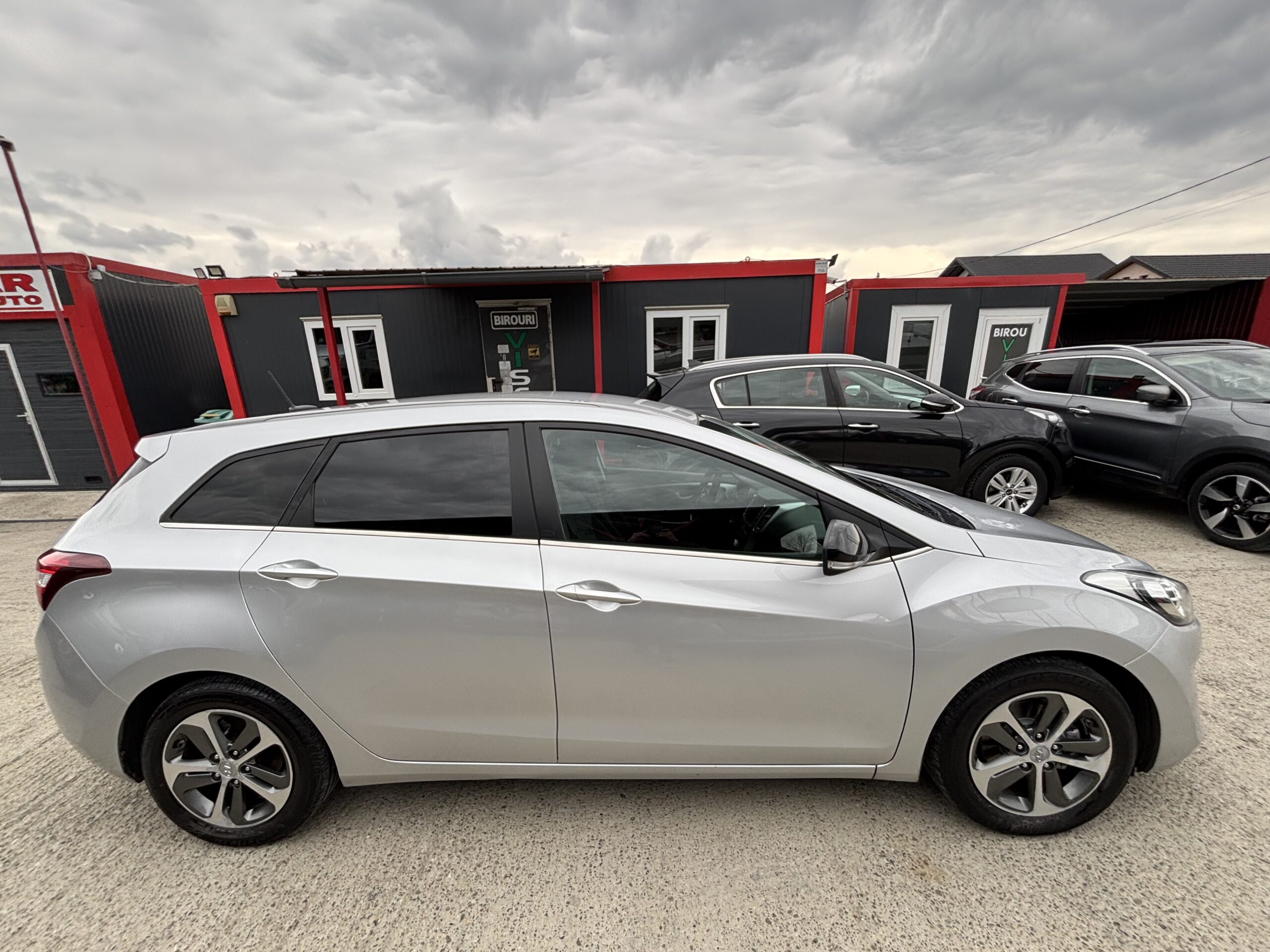 
								Hyundai i30 full									