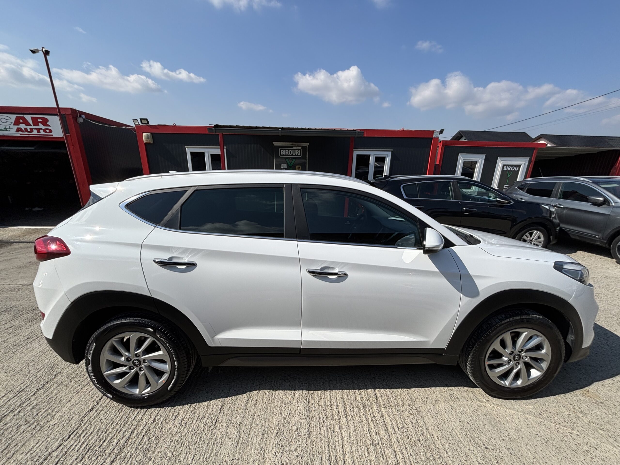 
								Hyundai Tucson full									