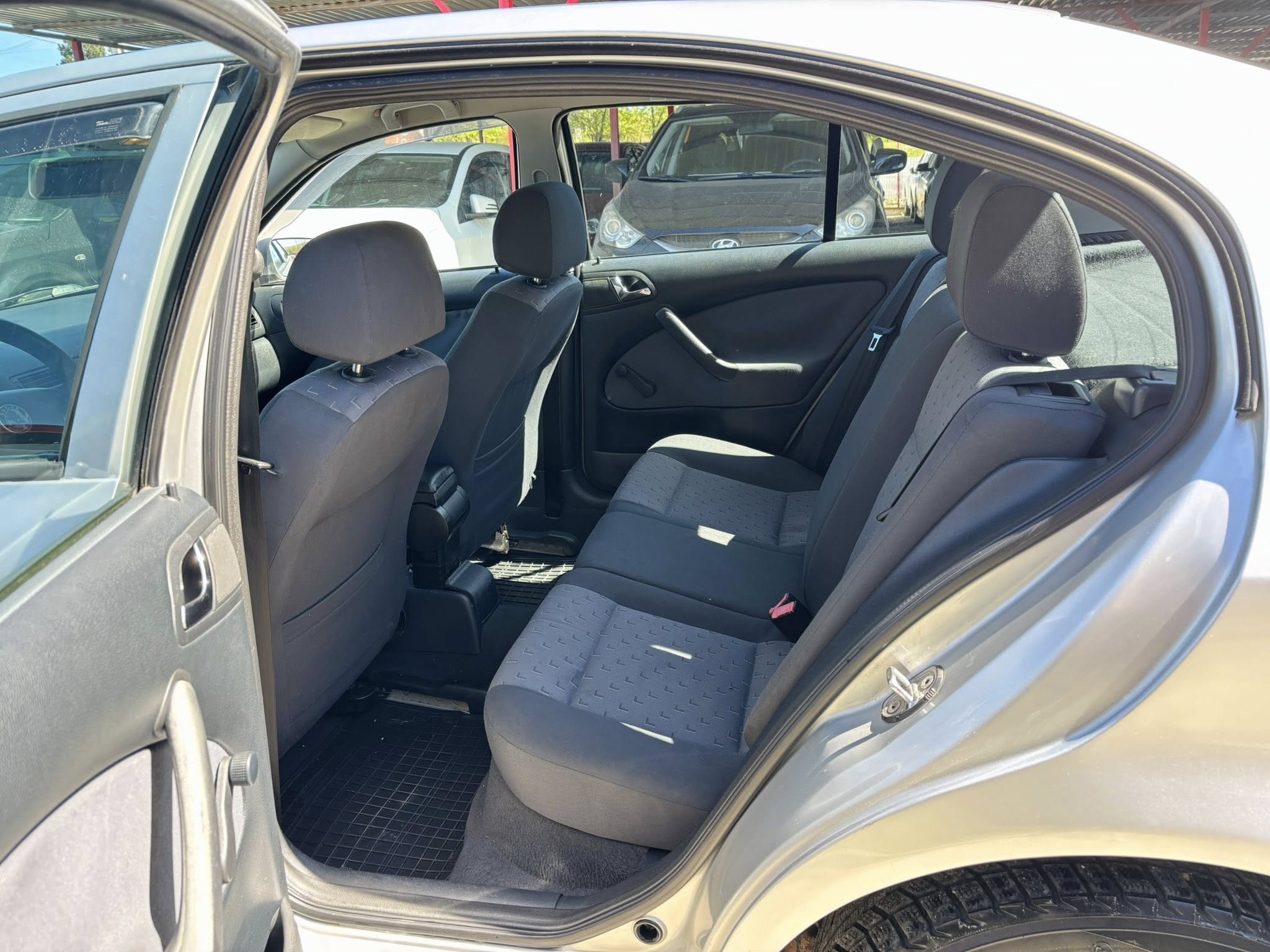 
								Skoda Octavia full									