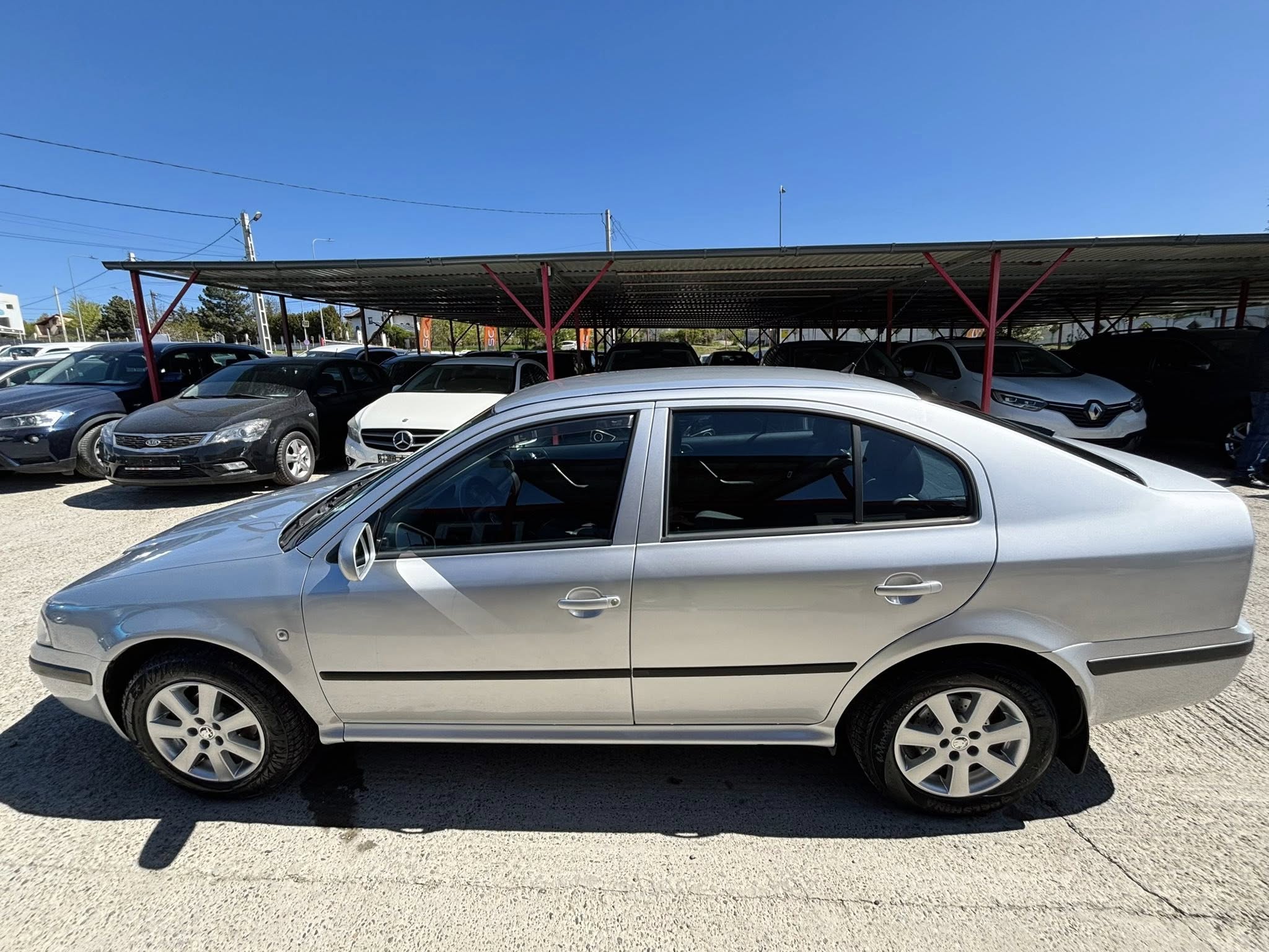 
								Skoda Octavia full									