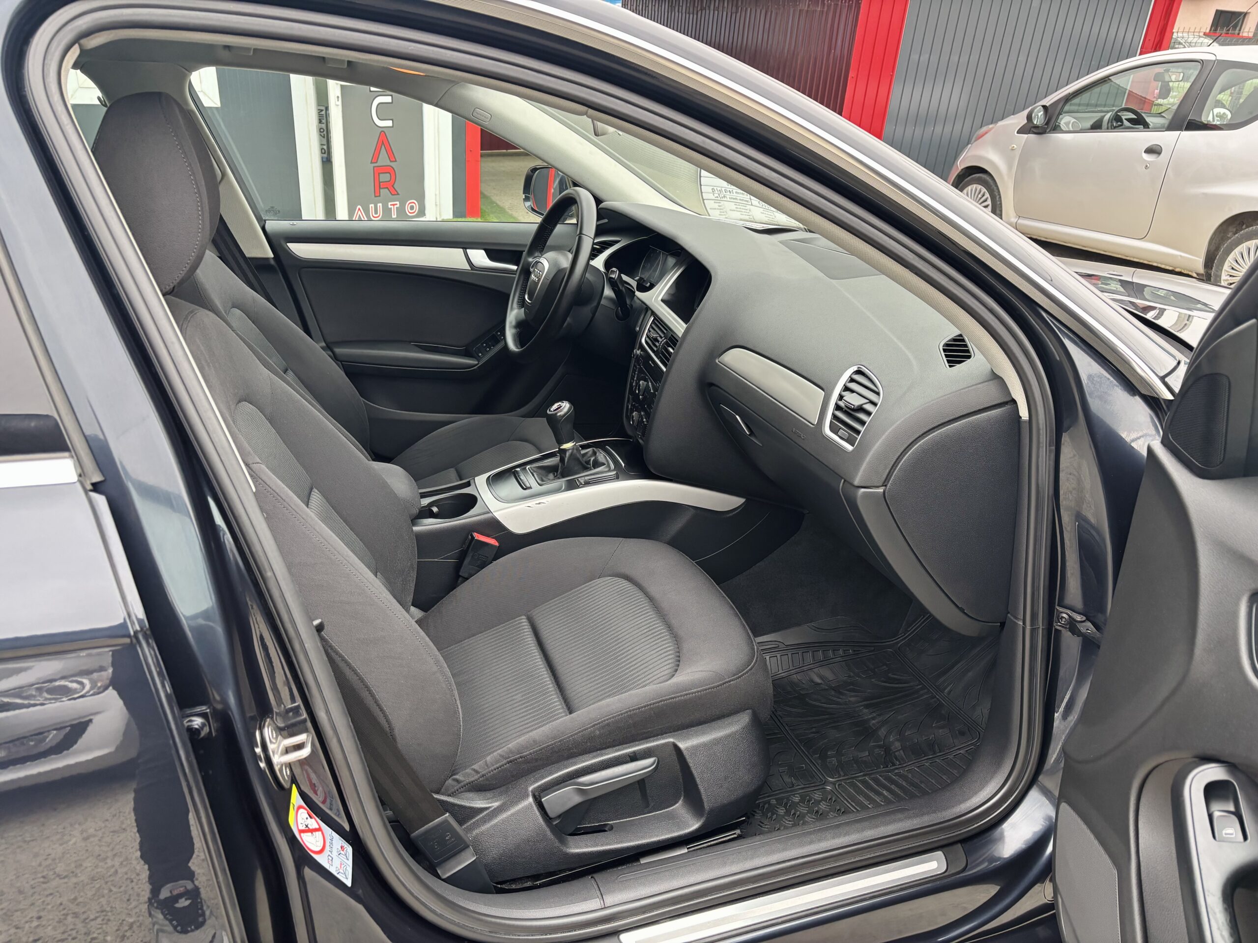 
								Audi A4 full									