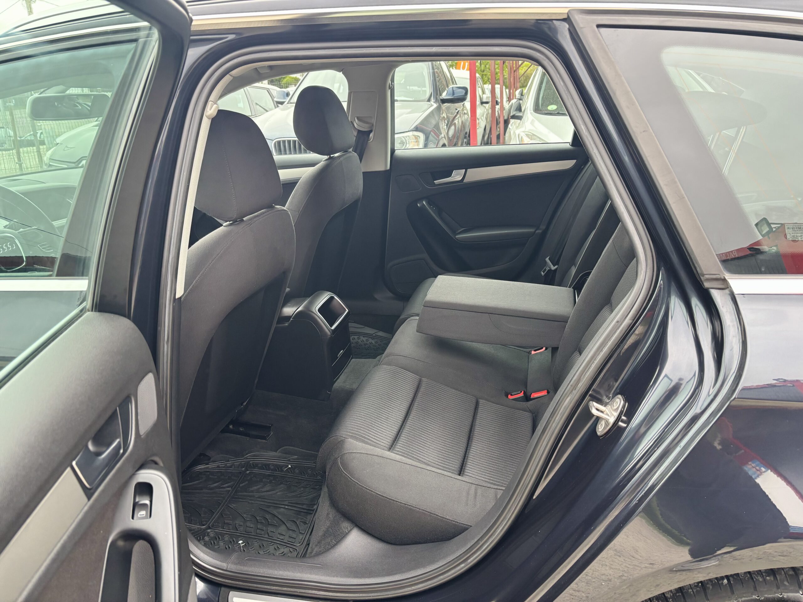 
								Audi A4 full									
