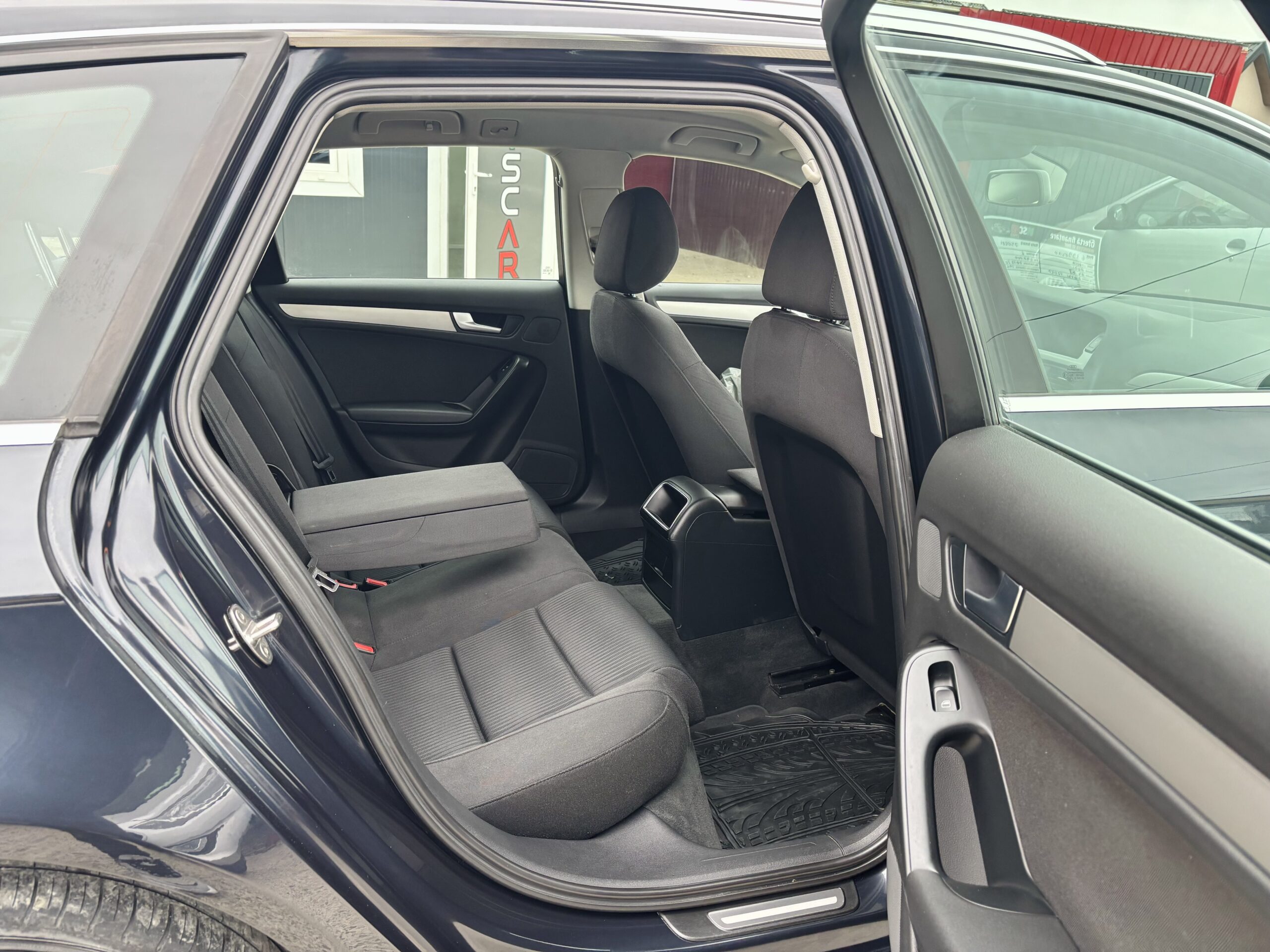 
								Audi A4 full									