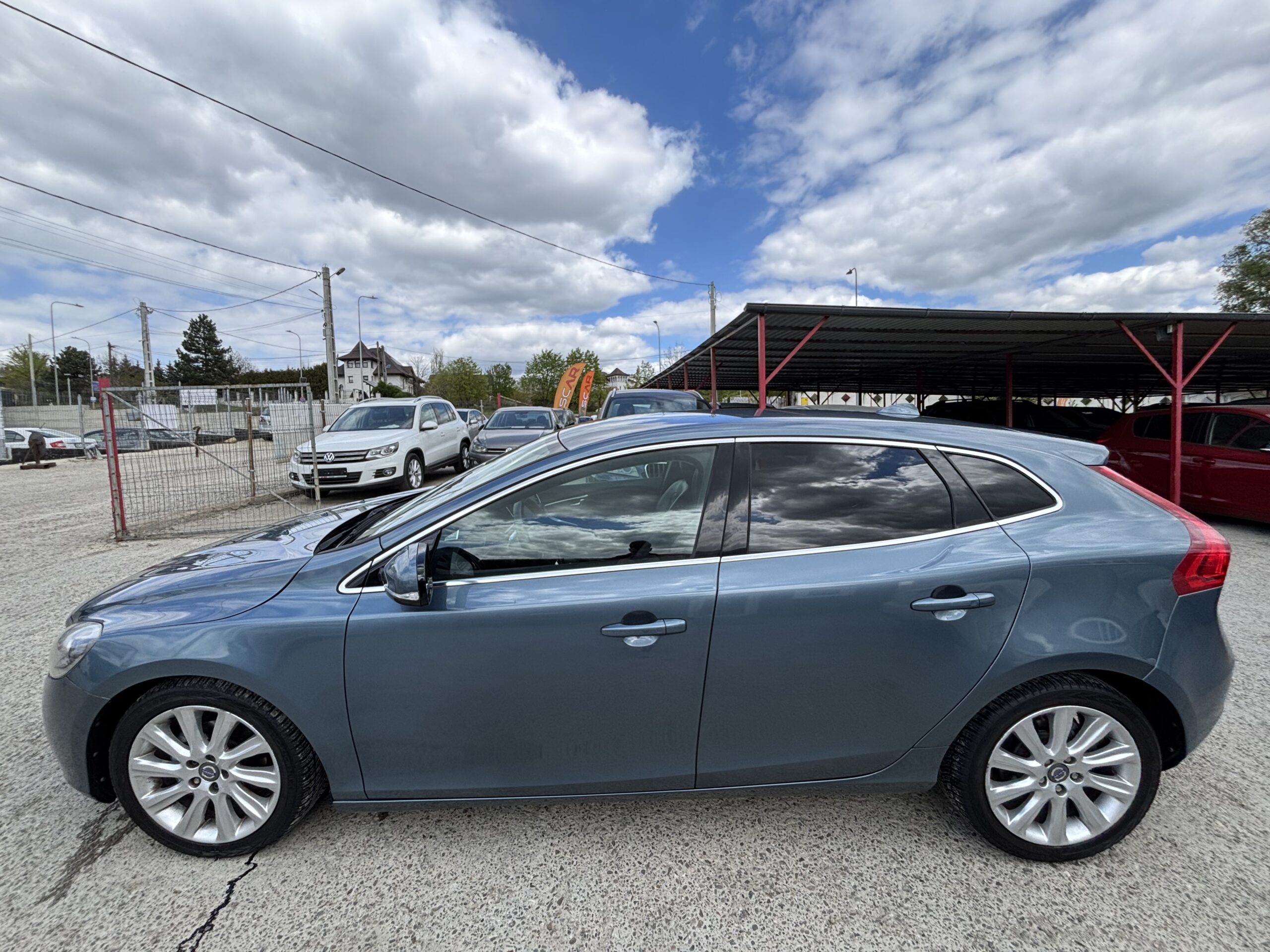 
								Volvo V40 full									