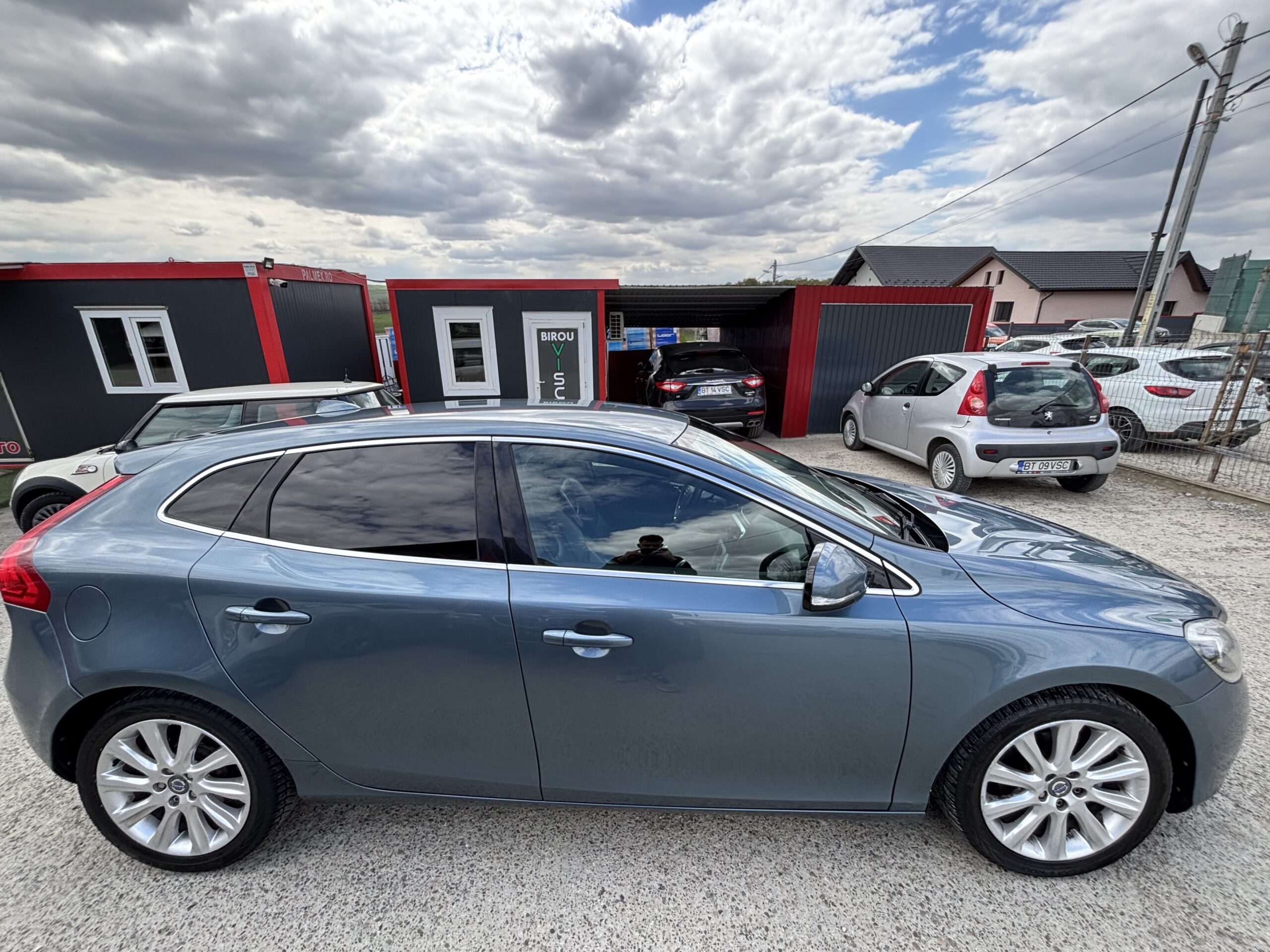 
								Volvo V40 full									