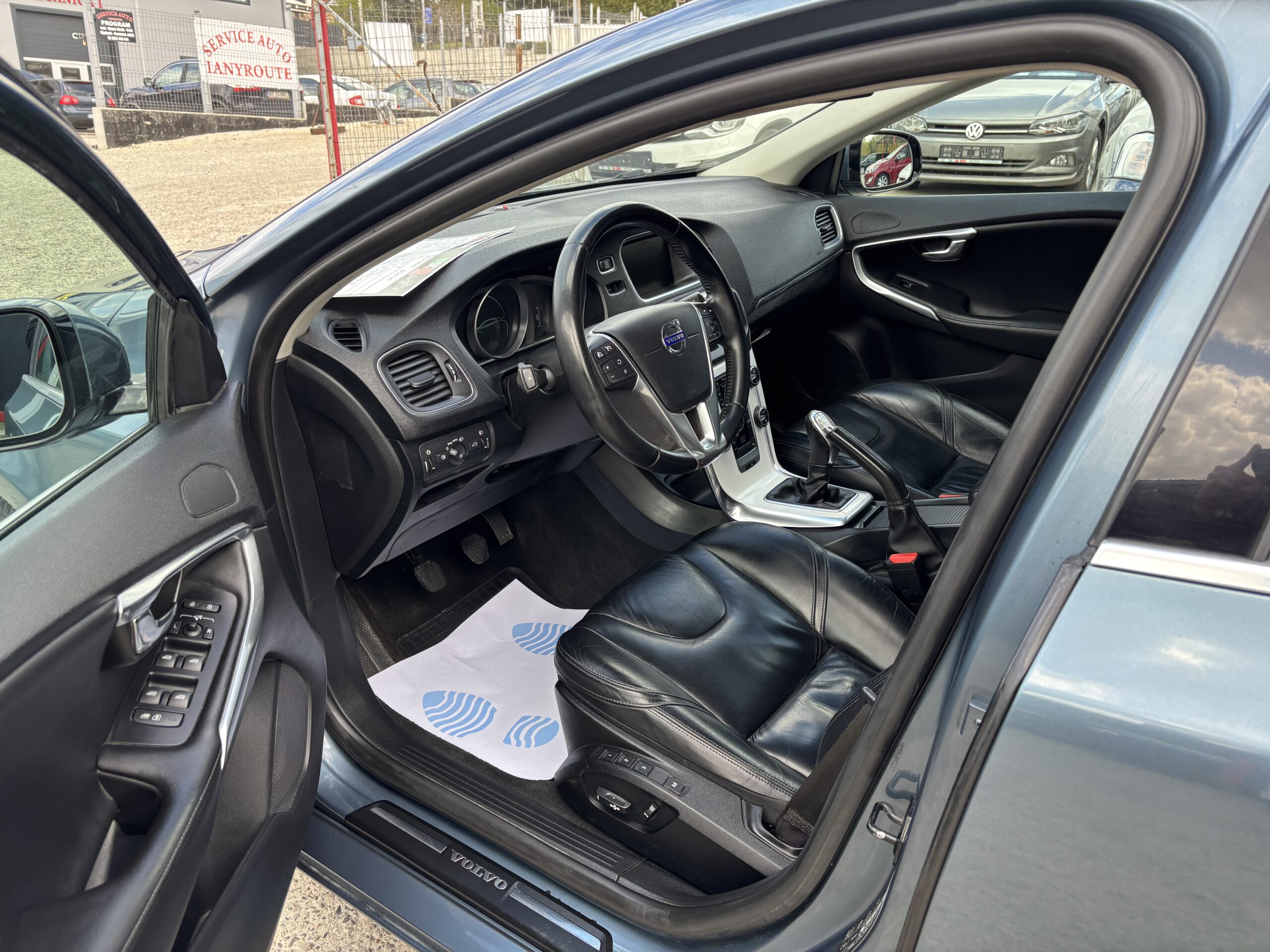 
								Volvo V40 full									