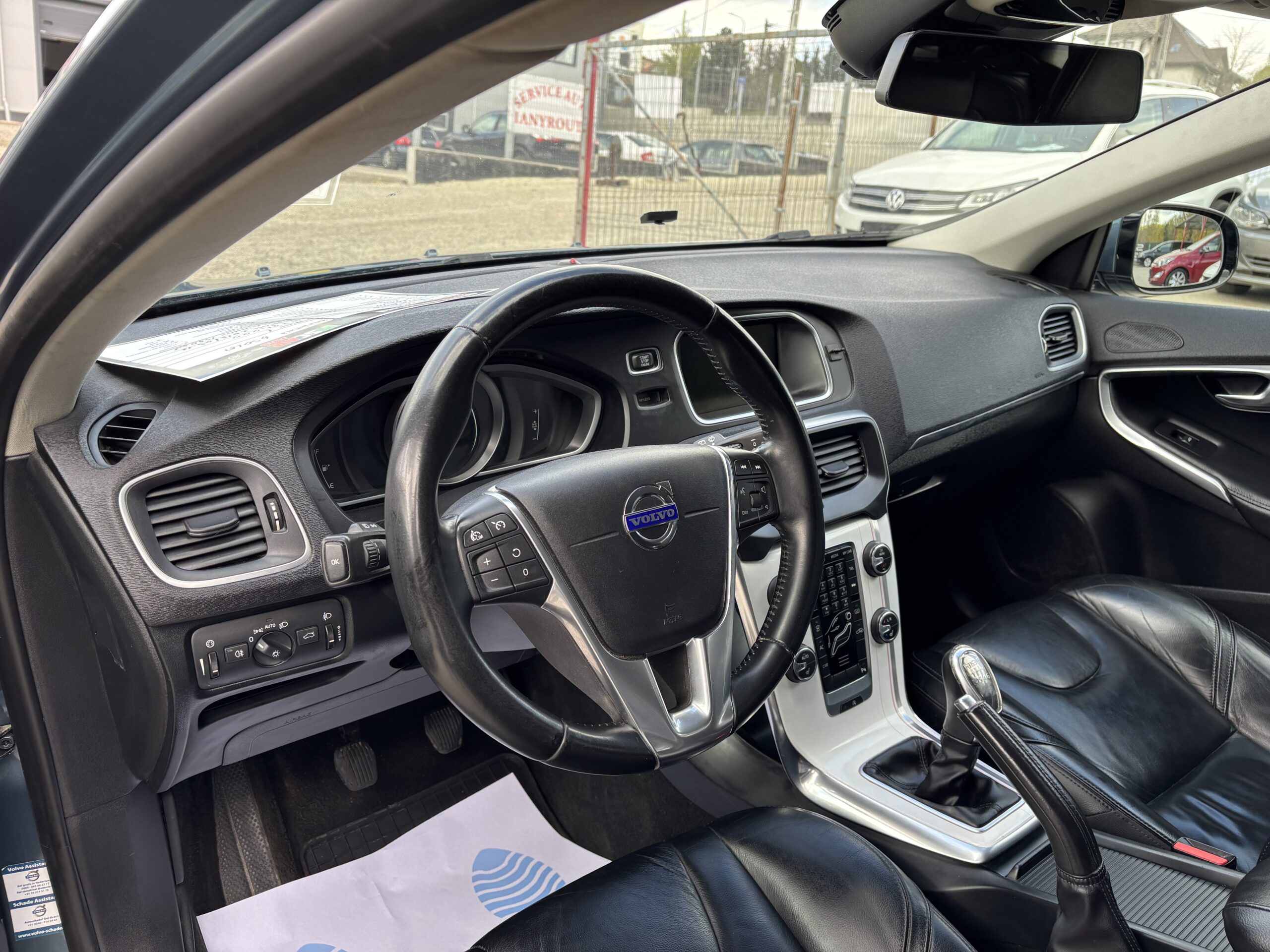 
								Volvo V40 full									