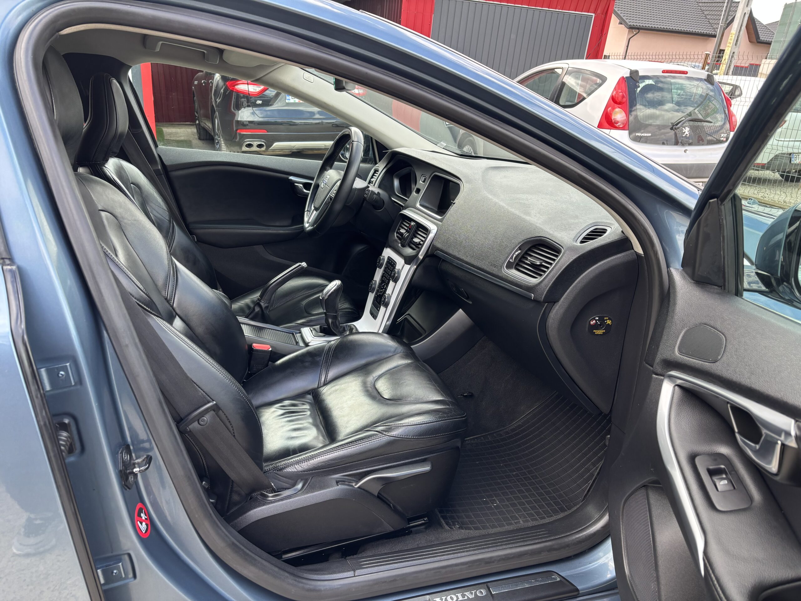 
								Volvo V40 full									
