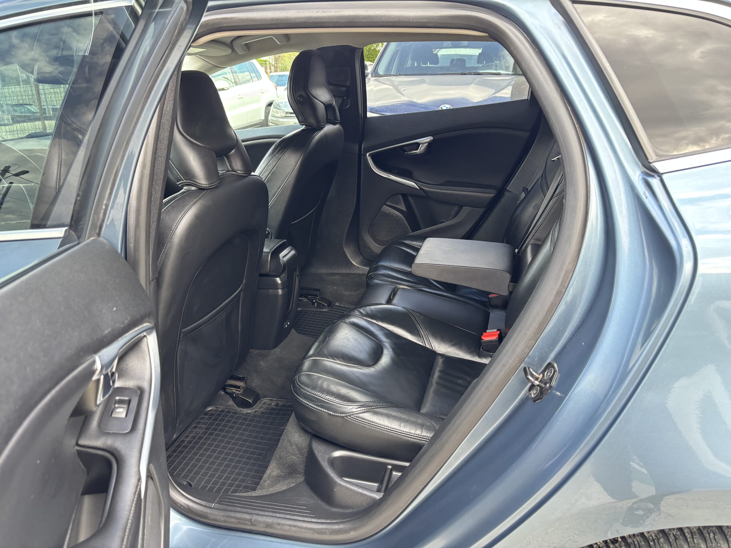 
								Volvo V40 full									