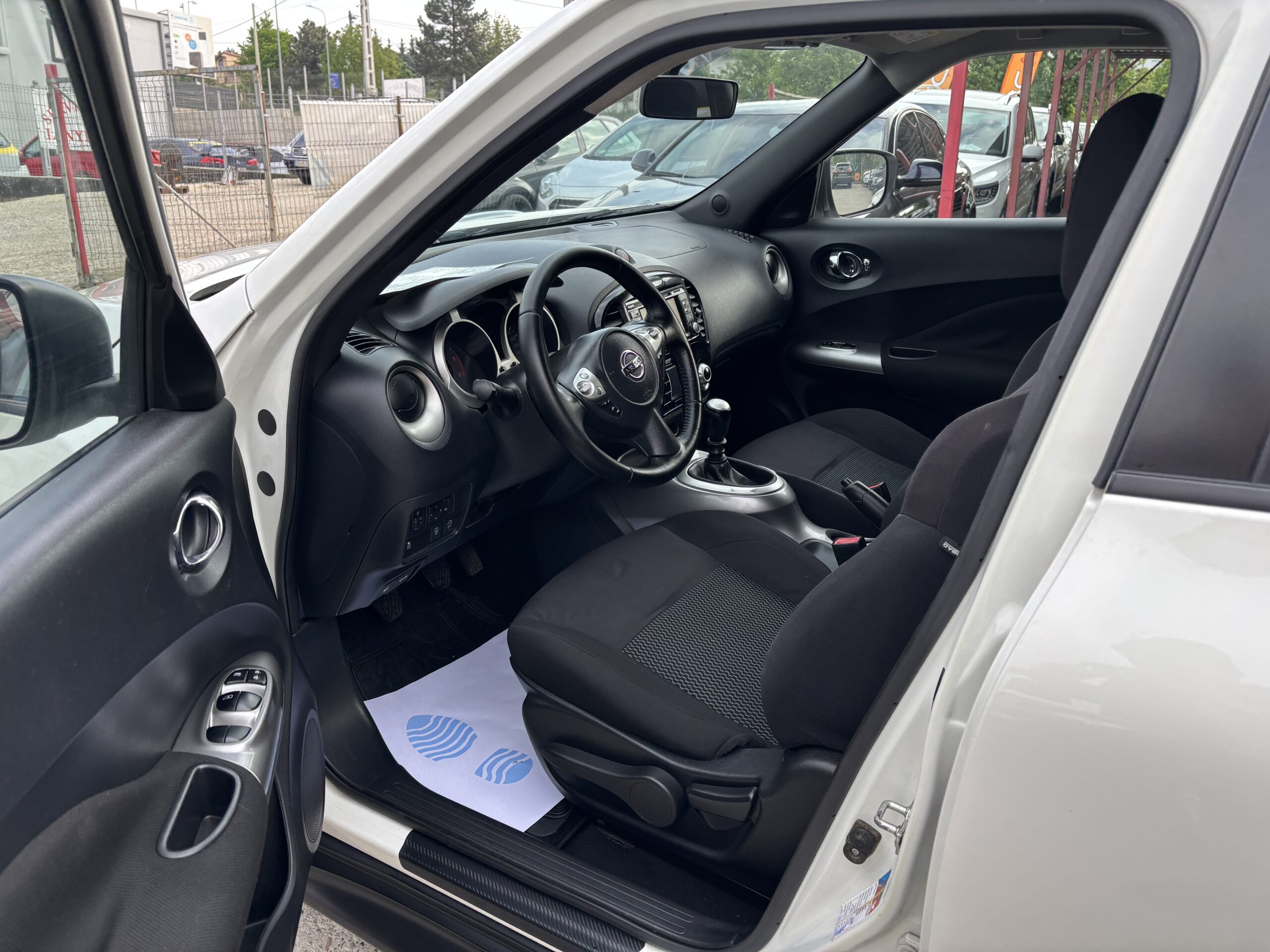 
								Nissan Juke full									