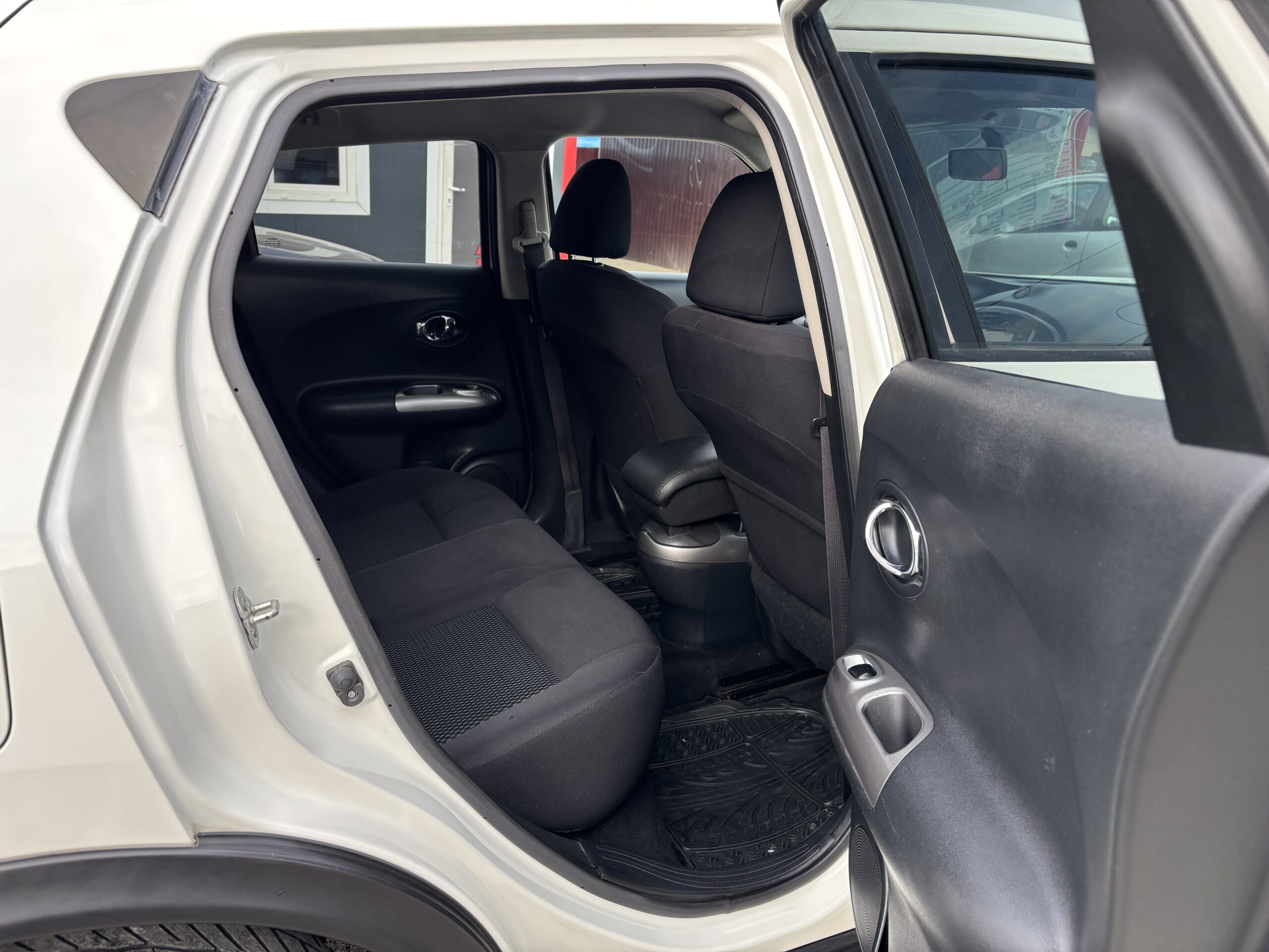 
								Nissan Juke full									