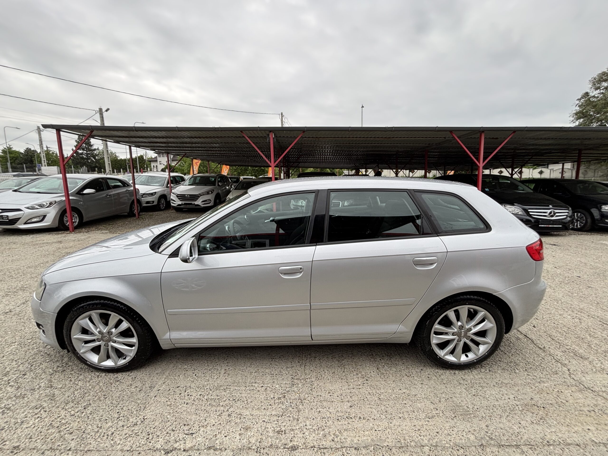 
								Audi A3 Sportback full									