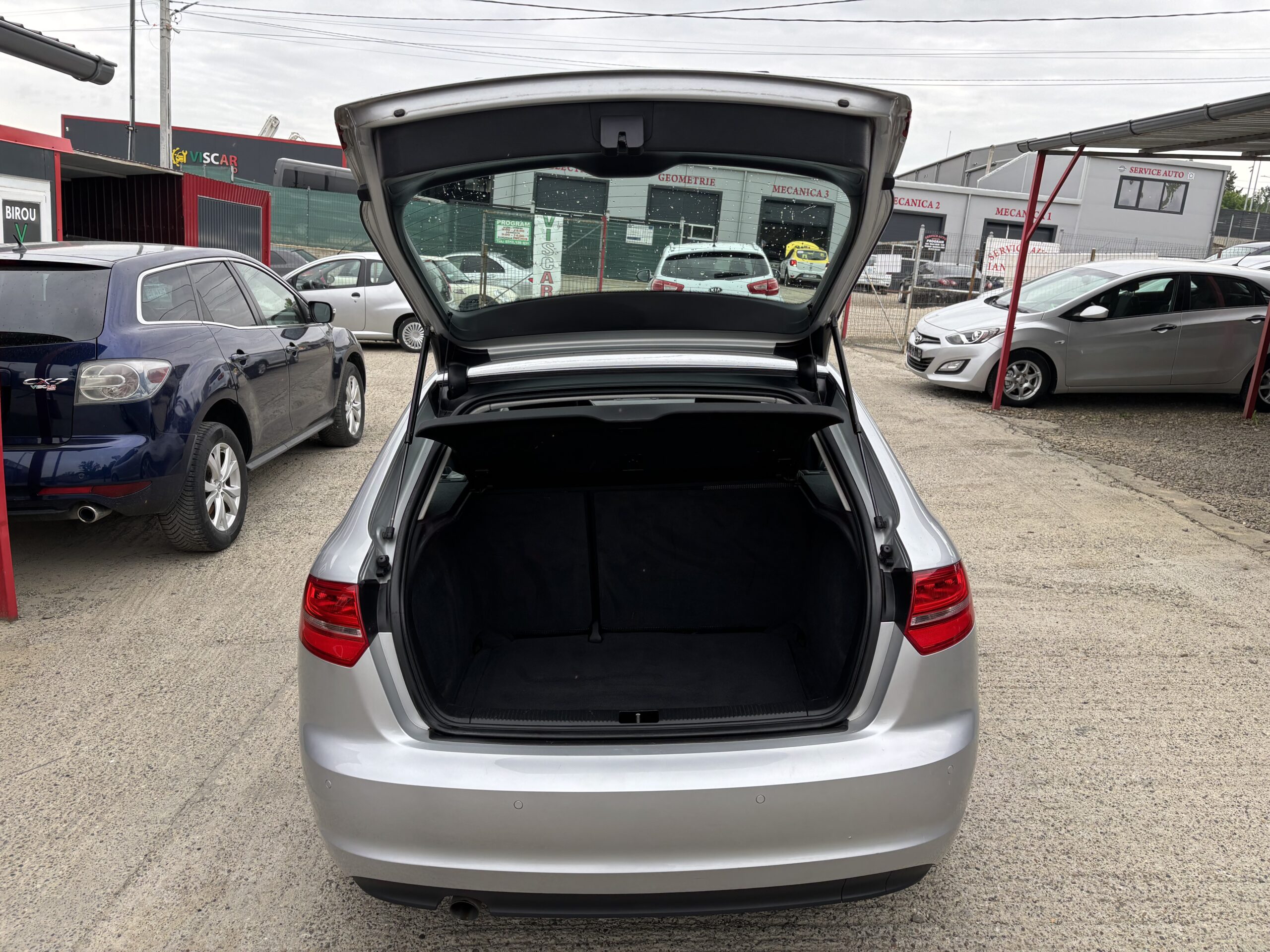 
								Audi A3 Sportback full									