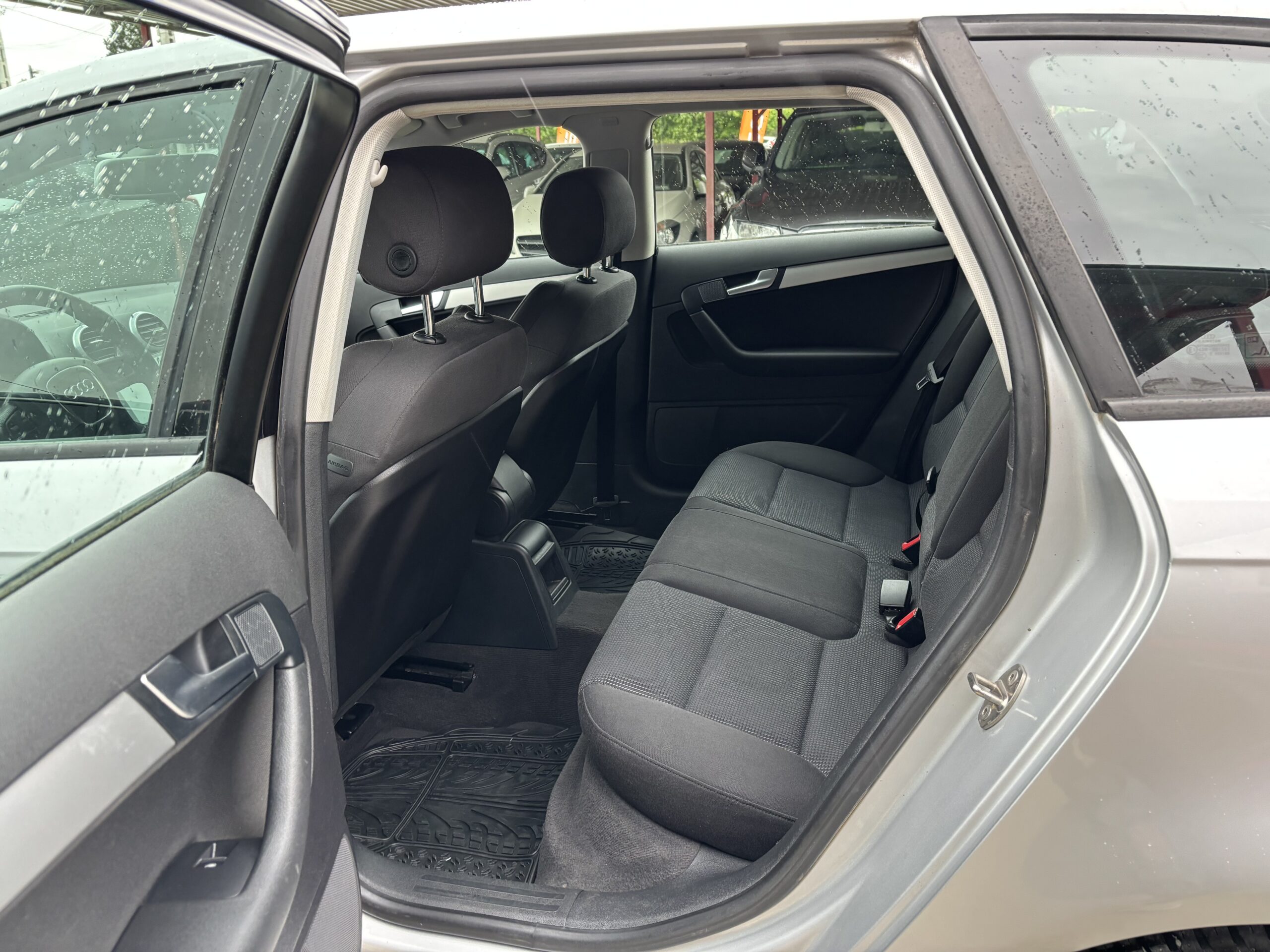 
								Audi A3 Sportback full									