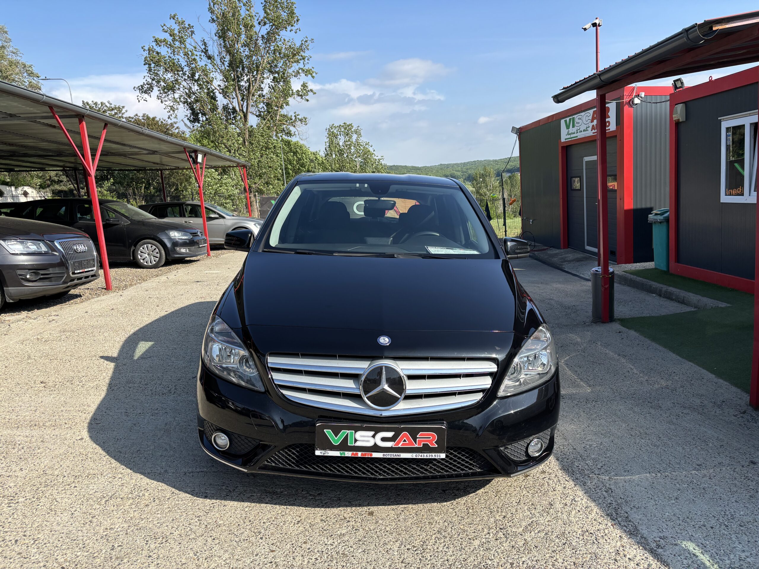 
								Mercedes B180 full									