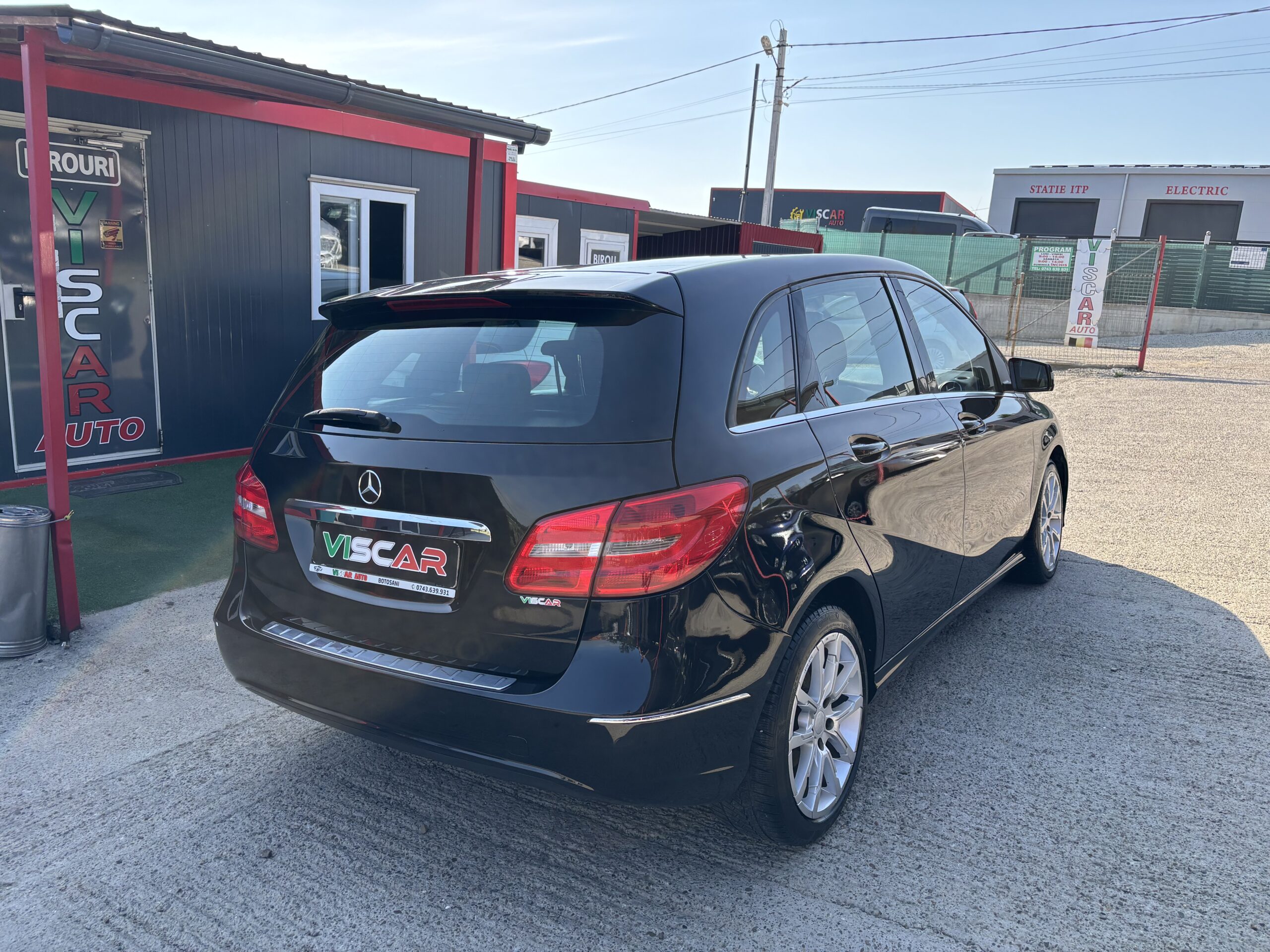 
								Mercedes B180 full									