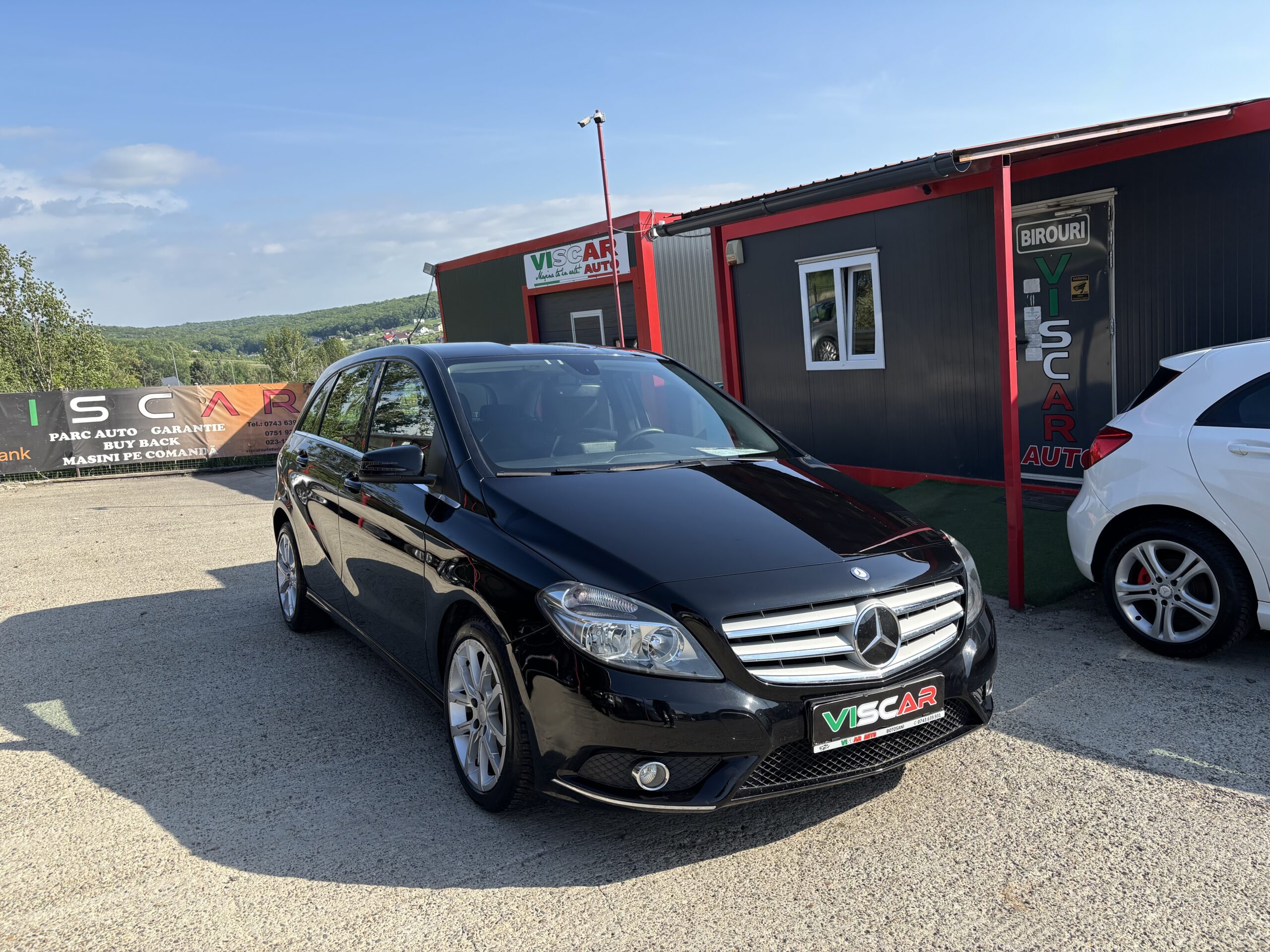 
								Mercedes B180 full									