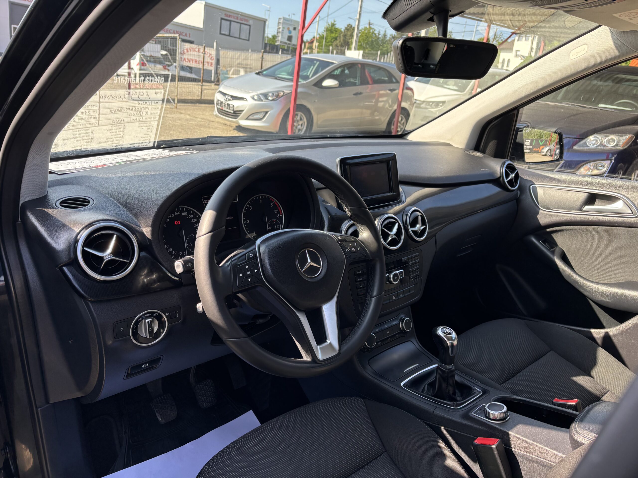
								Mercedes B180 full									