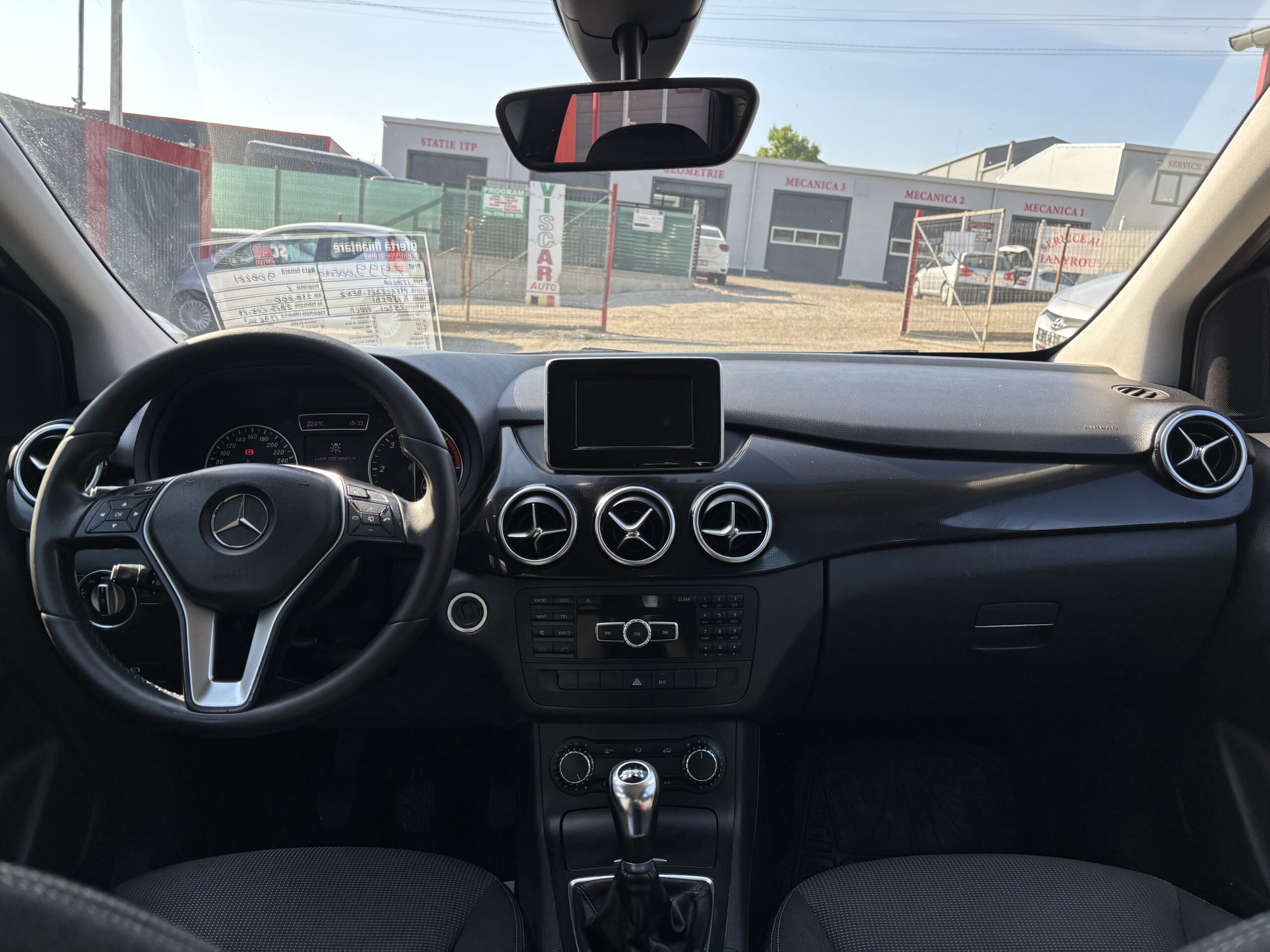 
								Mercedes B180 full									