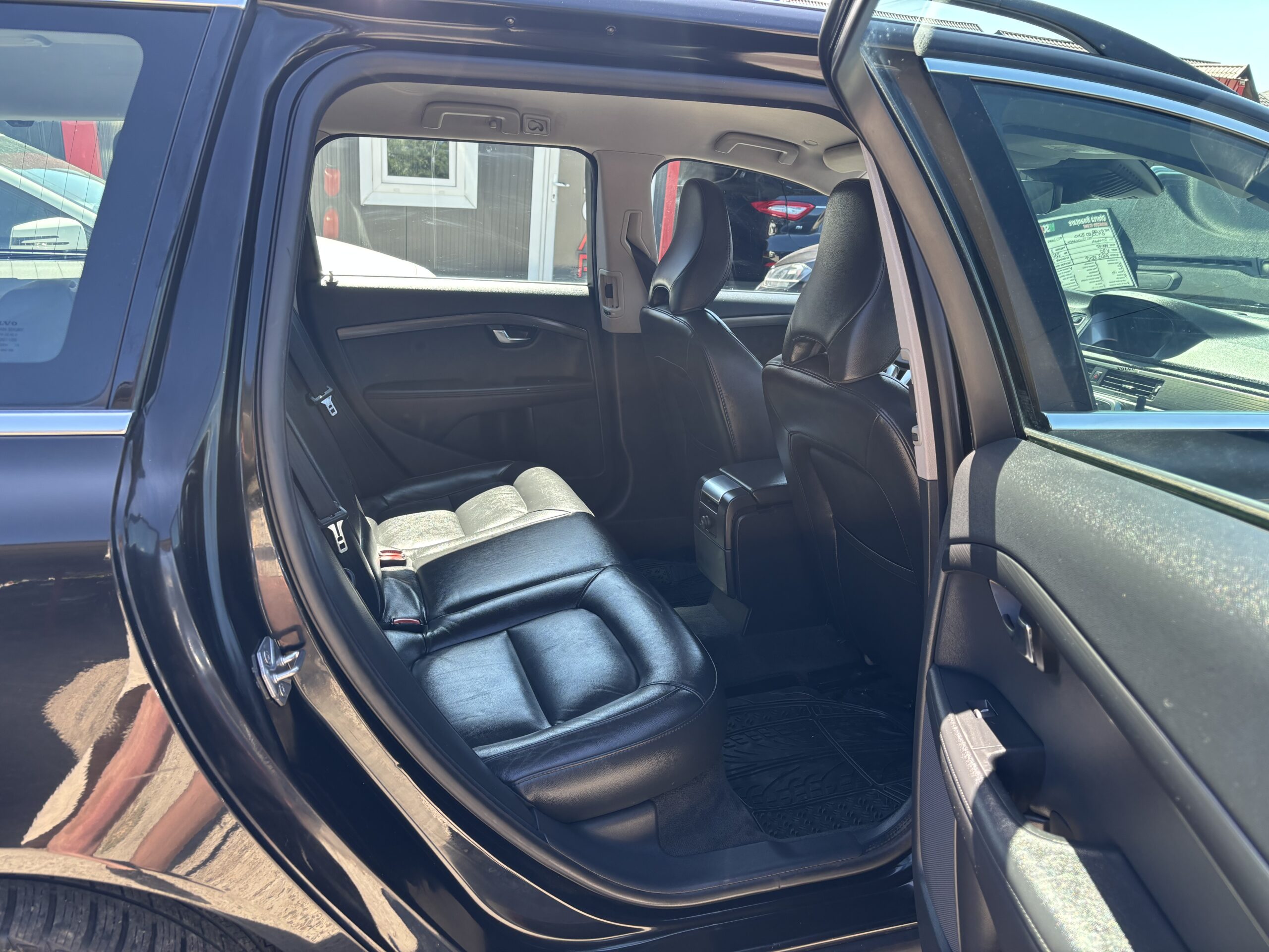 
								Volvo V70 full									
