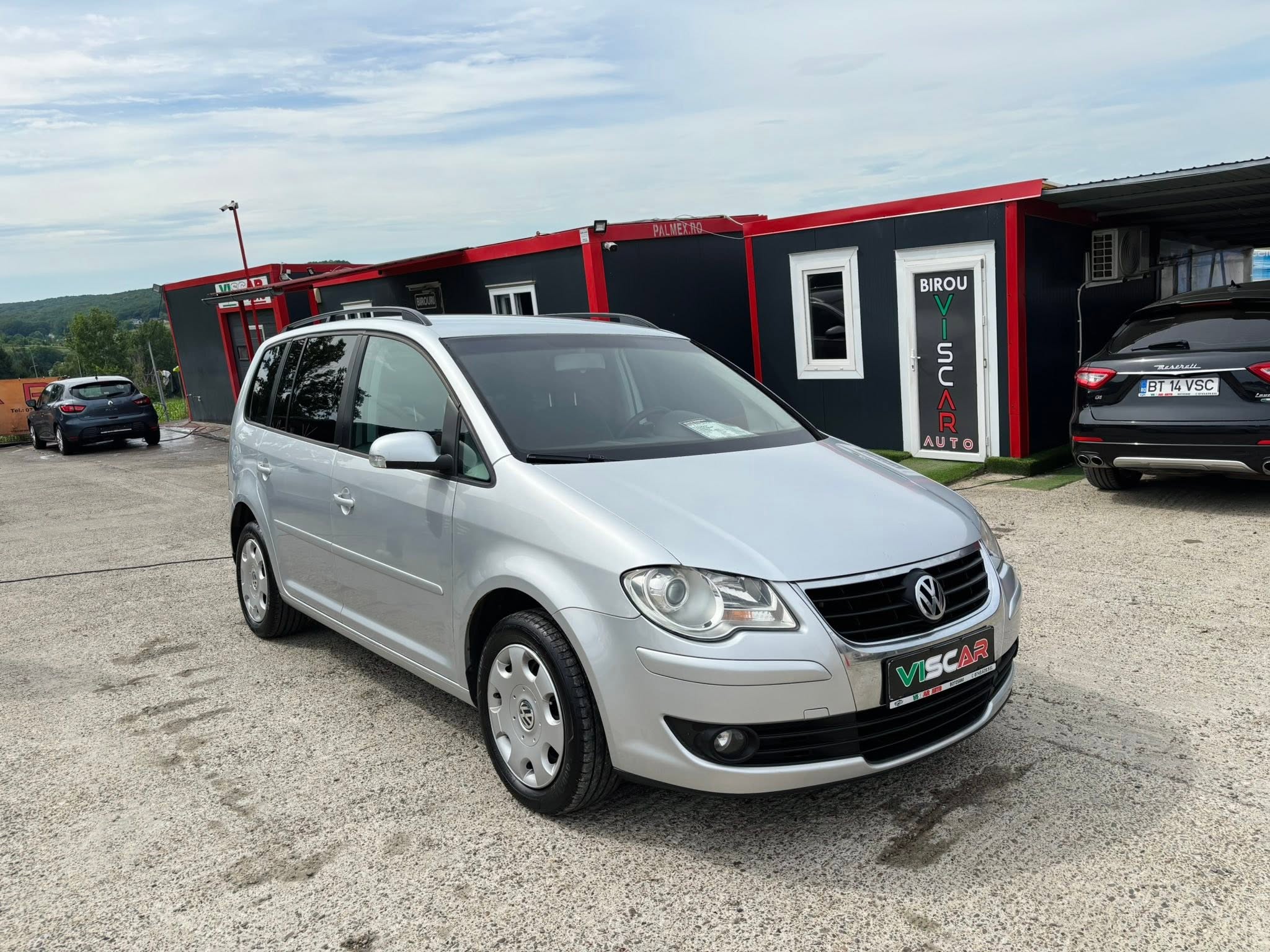 
								Volkswagen Touran full									