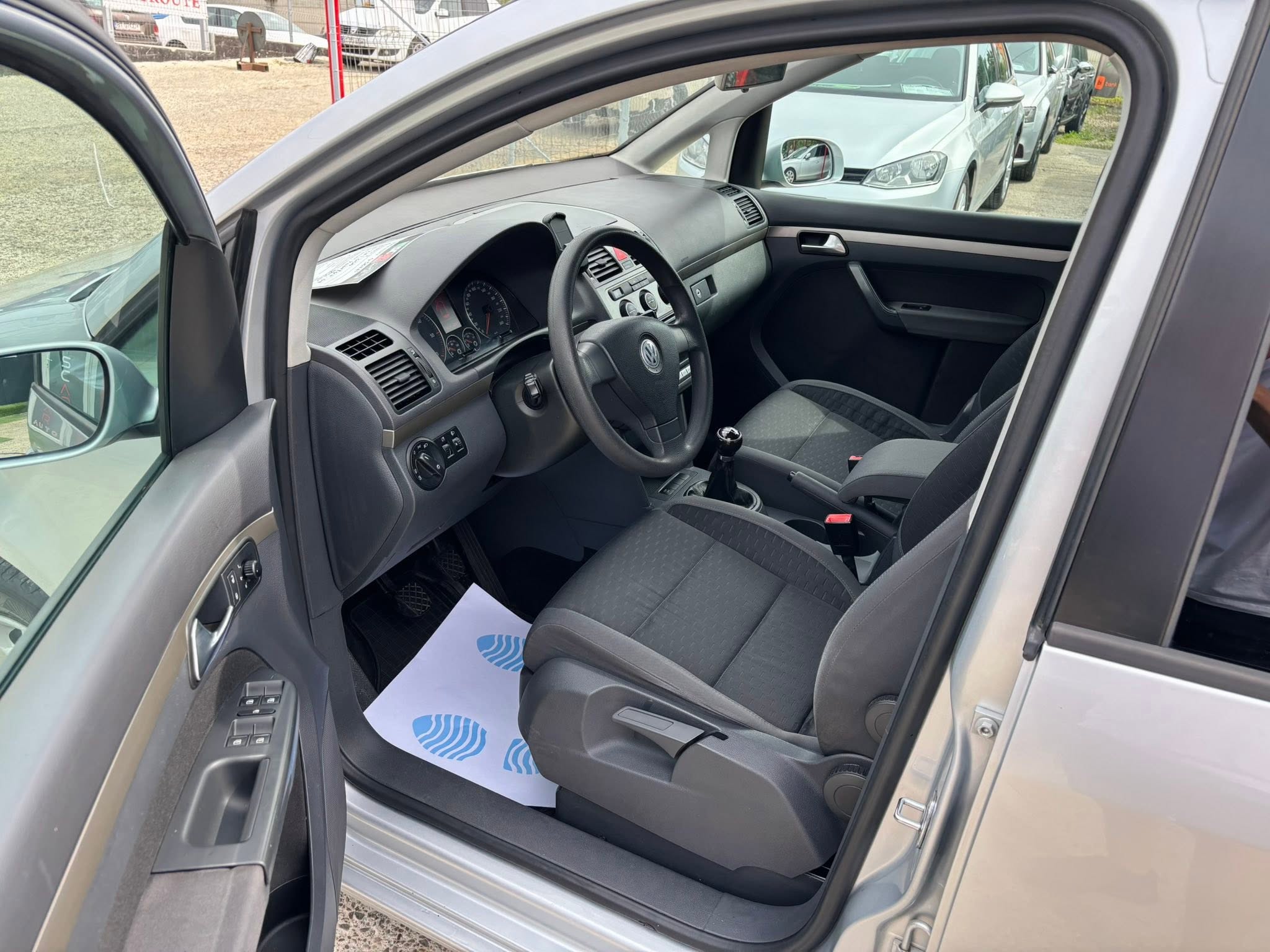 
								Volkswagen Touran full									