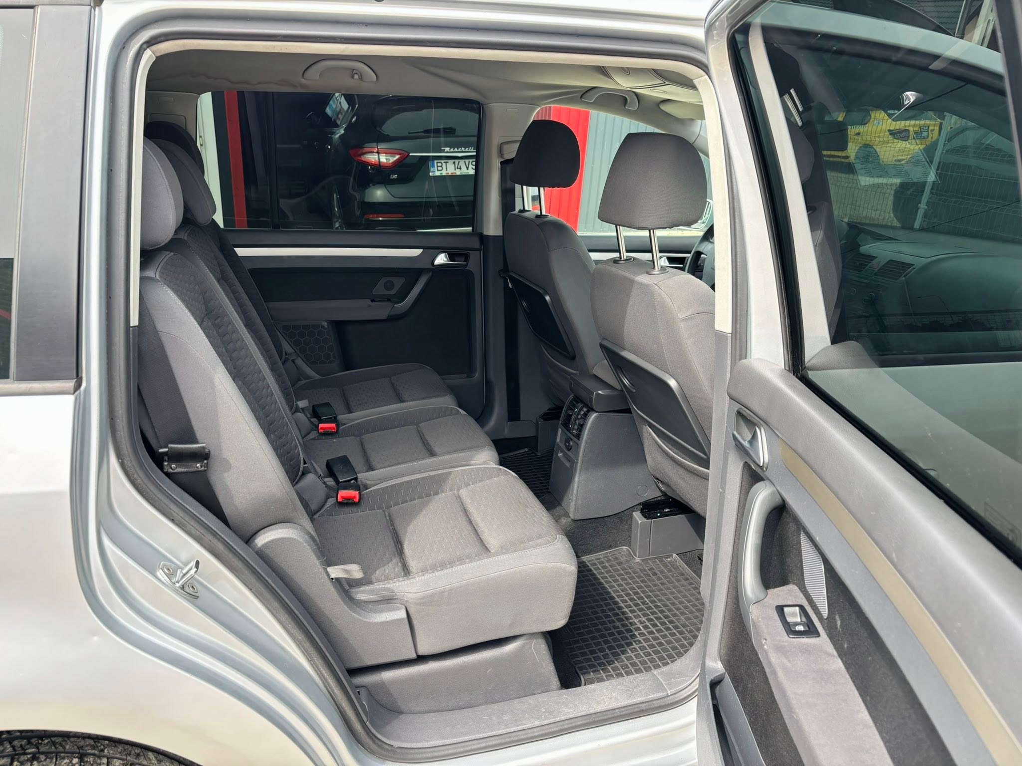 
								Volkswagen Touran full									