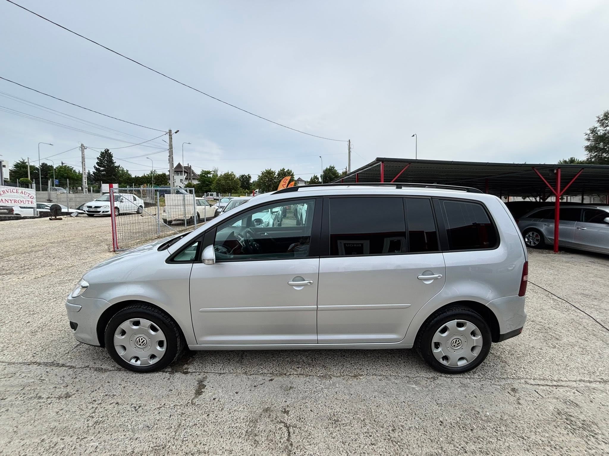 
								Volkswagen Touran full									