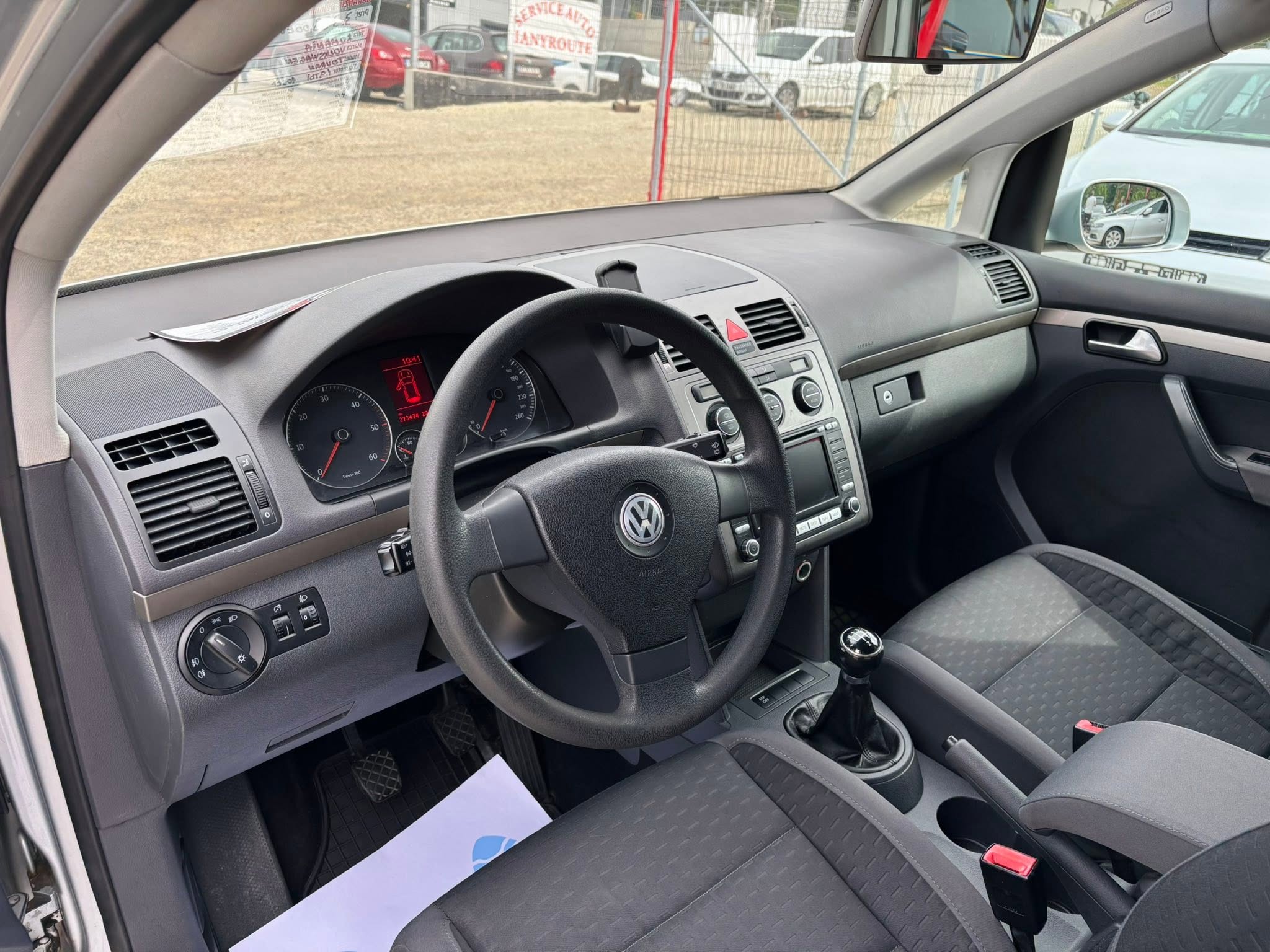 
								Volkswagen Touran full									