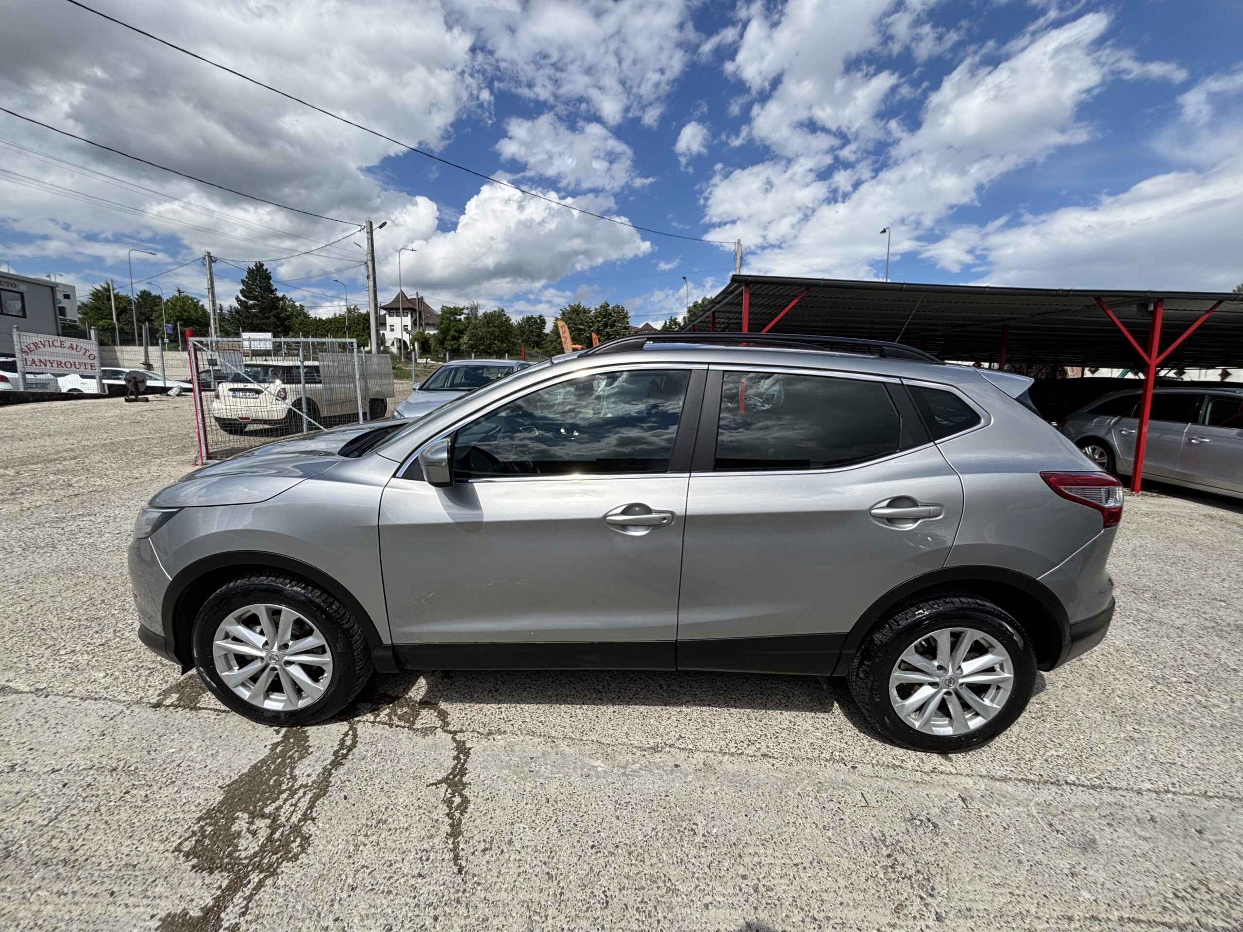 
								Nissan Qashqai full									