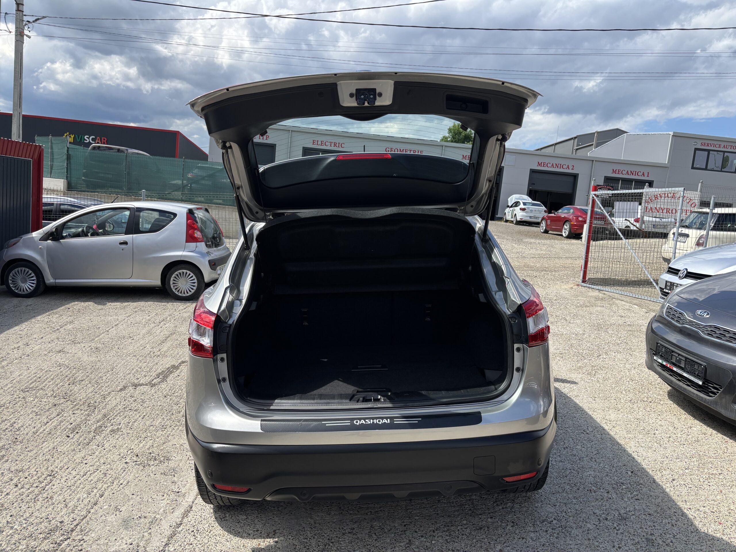 
								Nissan Qashqai full									