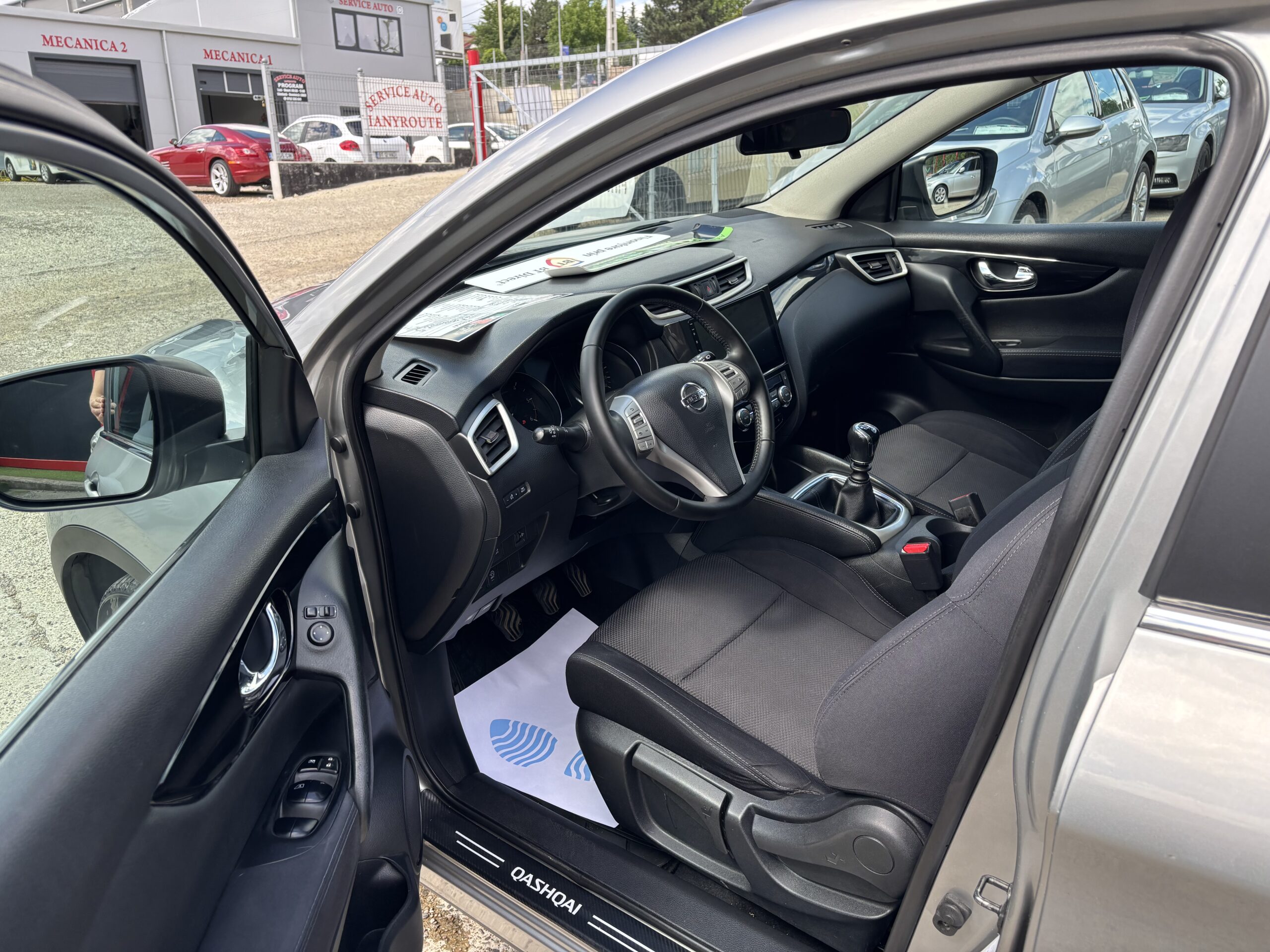 
								Nissan Qashqai full									