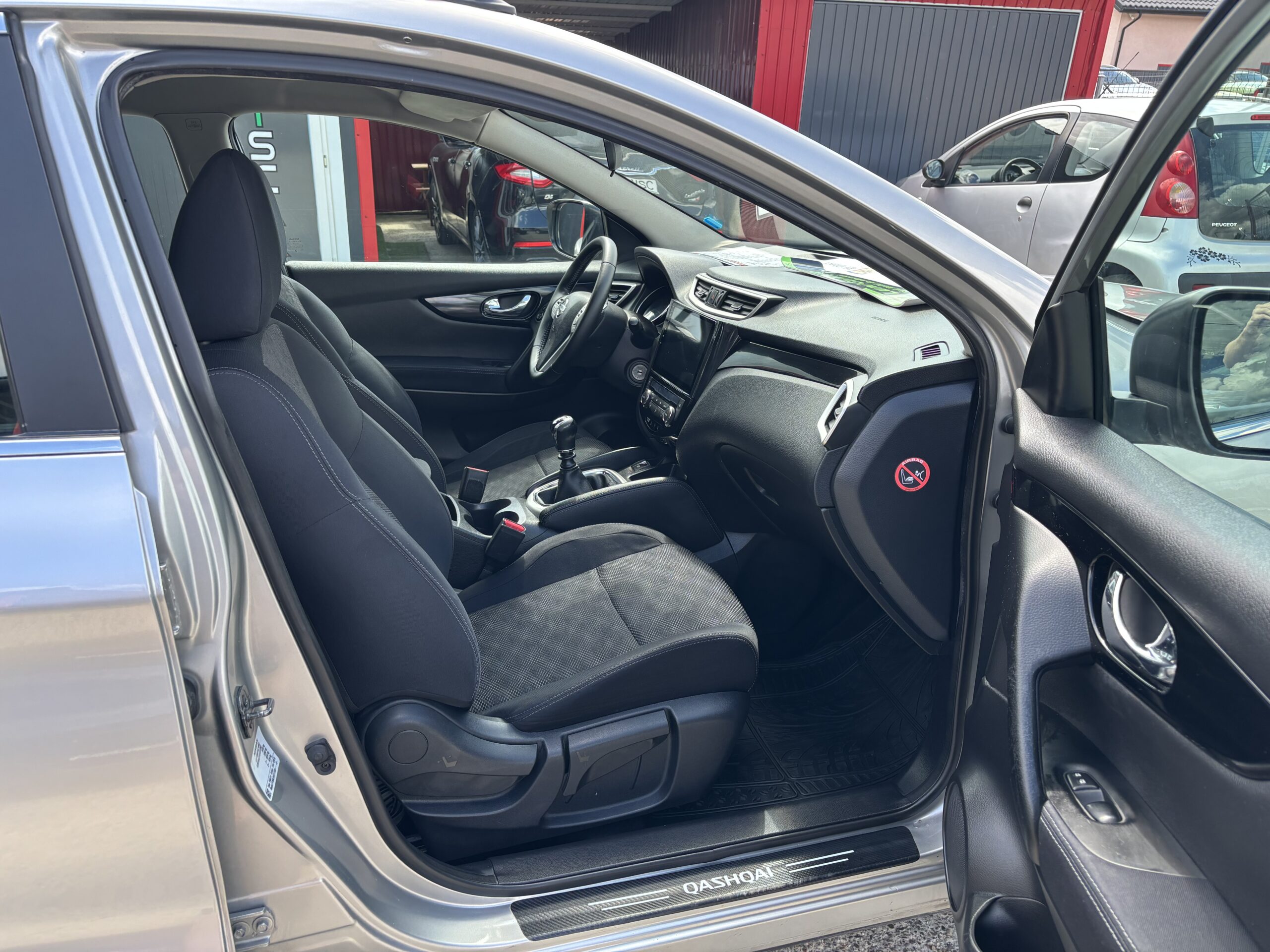 
								Nissan Qashqai full									
