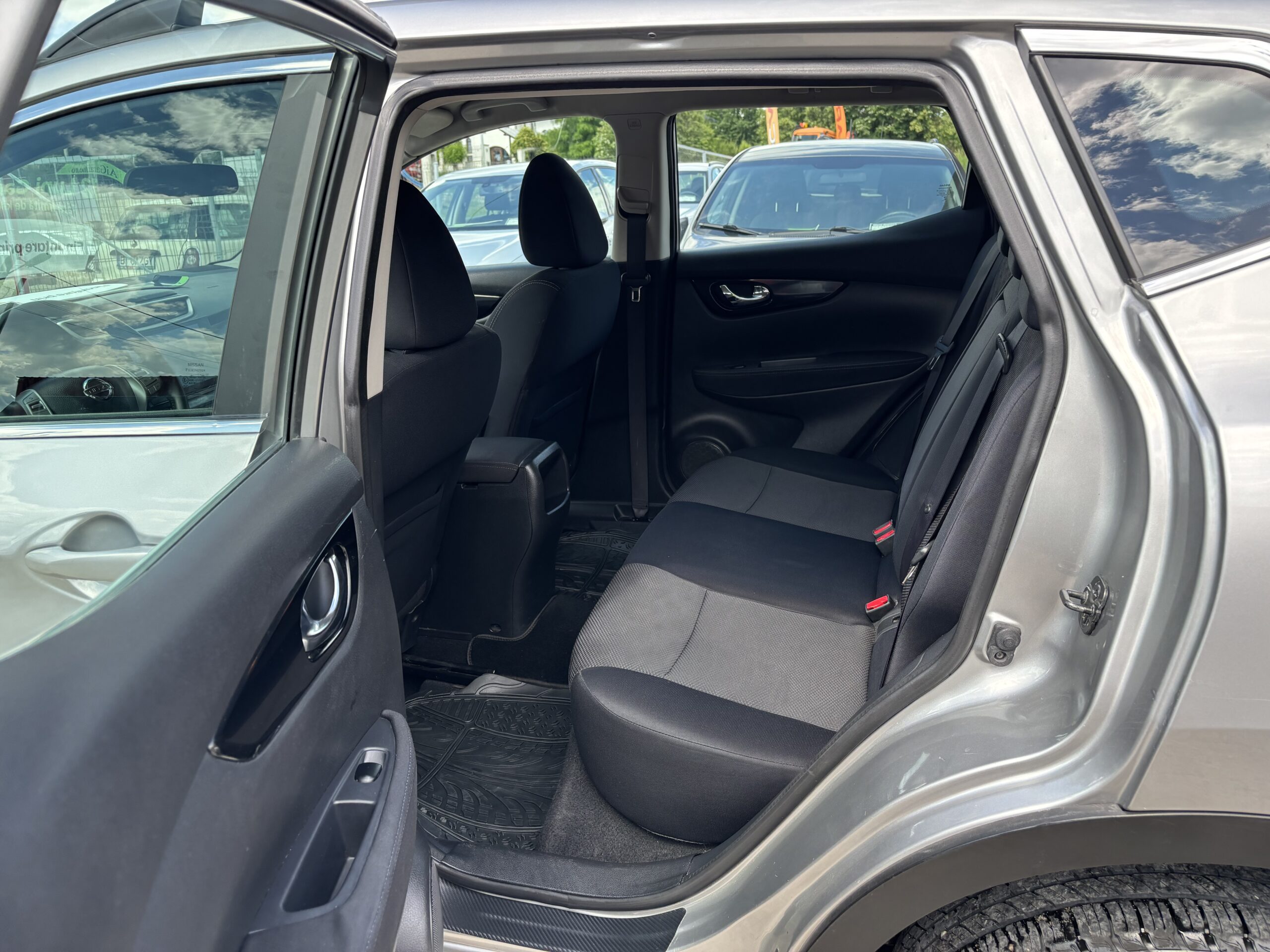 
								Nissan Qashqai full									