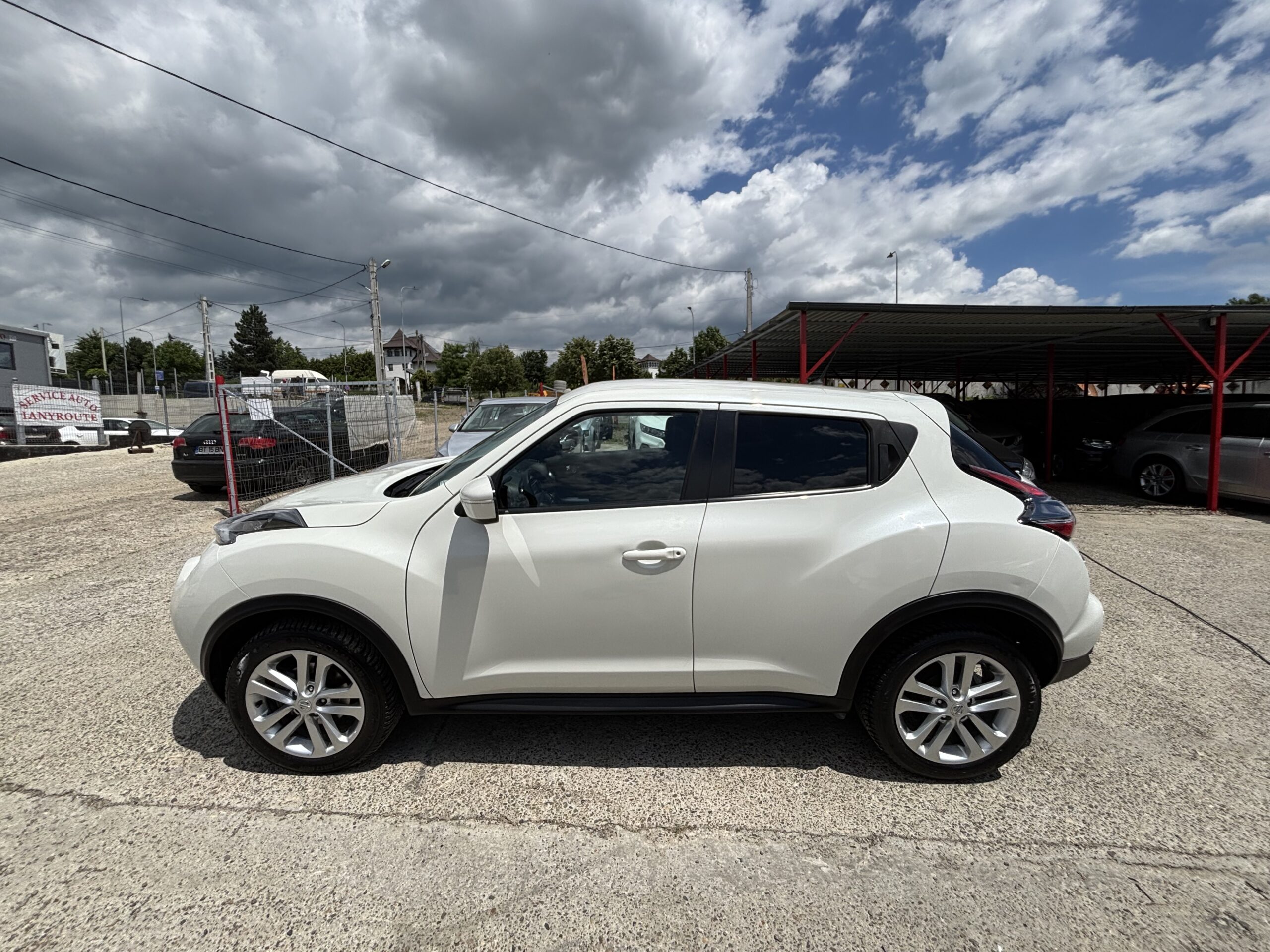 
								Nissan Juke full									