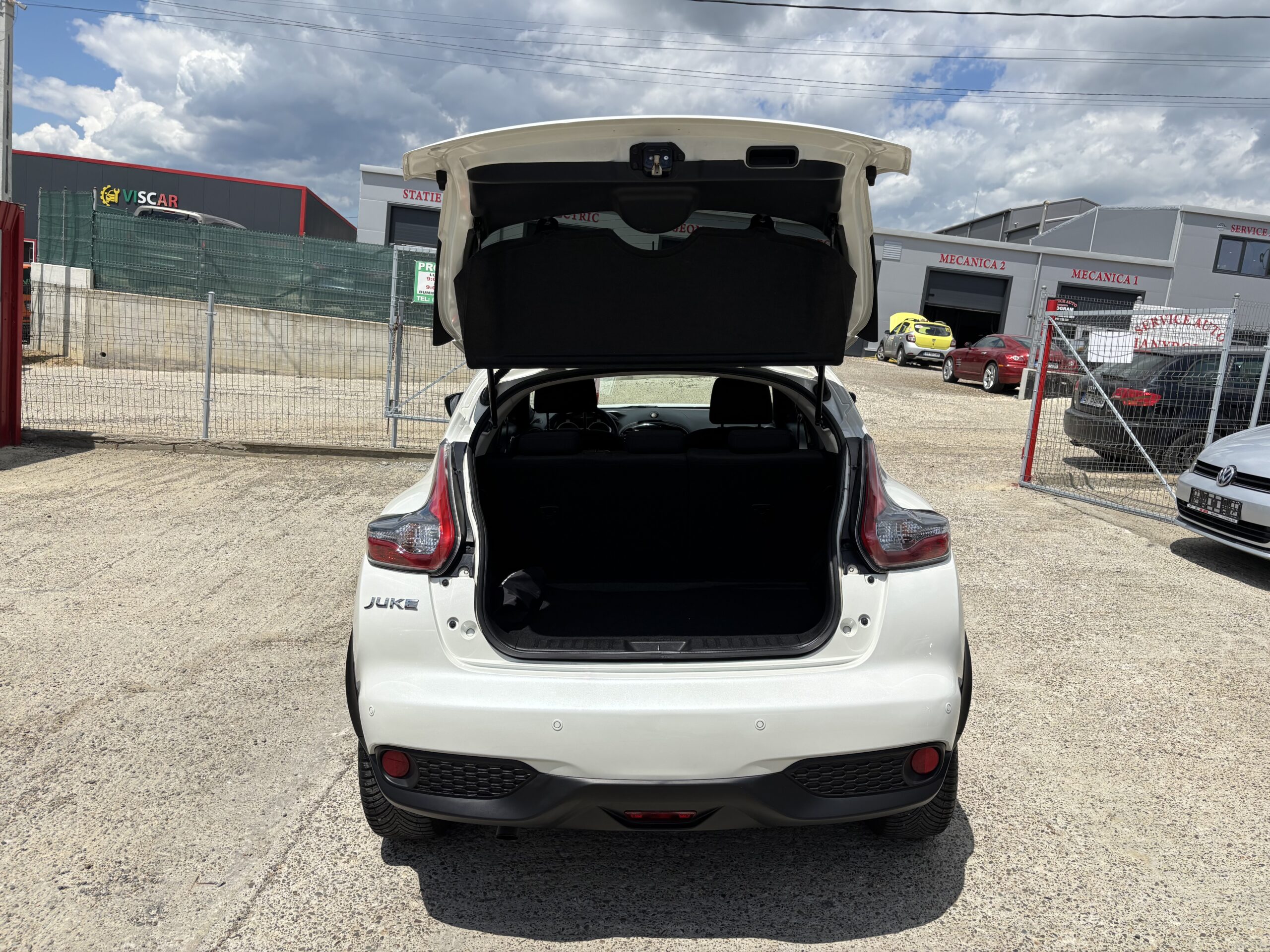
								Nissan Juke full									