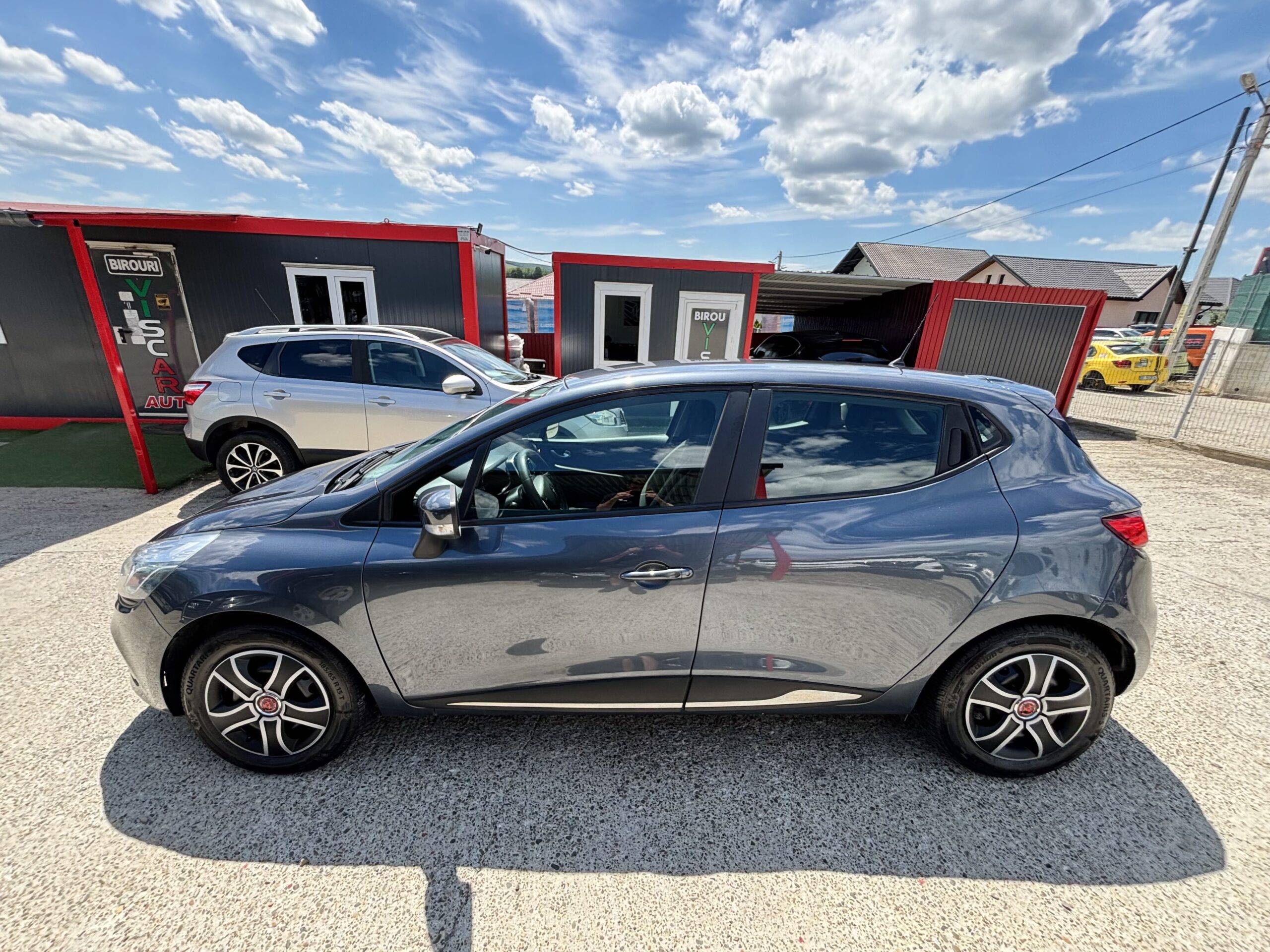
								Renault Clio full									